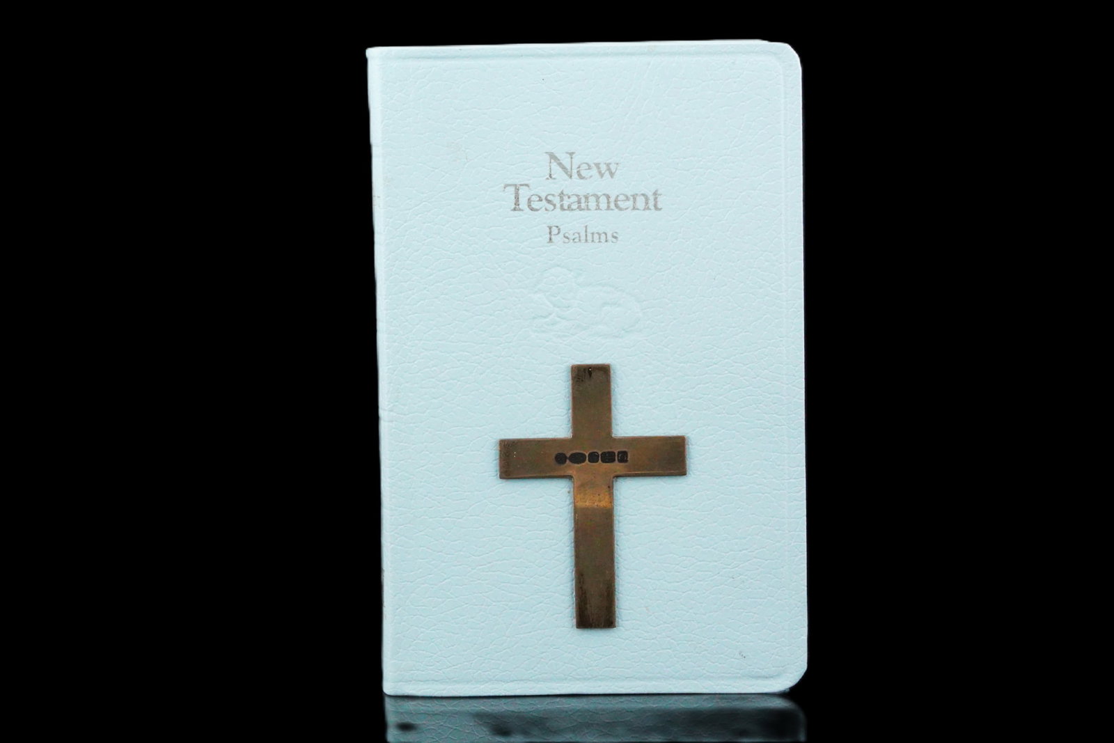 Carrs Silver New Testament Bible With Sterling Cross: Carrs Silver Miniature New Testament Bible With Sterling Silver Cross in Original Box - A finely crafted miniature New Testament Bible by Carrs Silver, presented with a sterling silver cross on the le