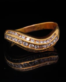 18K Yellow Gold and 0.60ctw Diamond Curved Band
