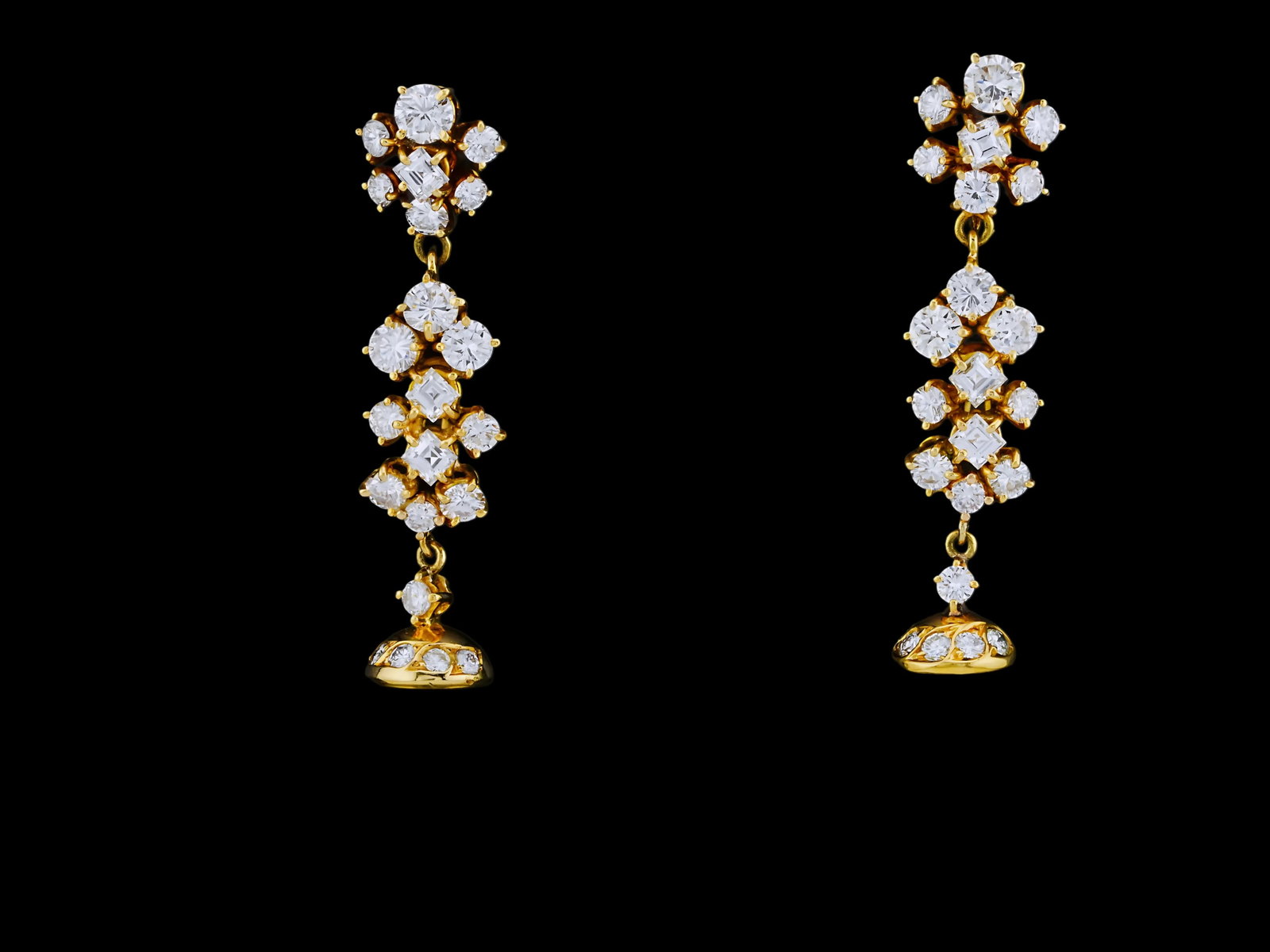 7.00ctw VS1-VS2/F-G Diamond, Pearl and 18K Earrings: 7.00ctw VS1-VS2/F-G Diamond, Tahitian Pearl and 18K Yellow Gold 2.25" Drop Earrings - THIS ITEM WILL COME WITH A $17,000 INSURANCE VALUATION REPORT IN THE WINNING BIDDER'S NAME. An exceptional pair of