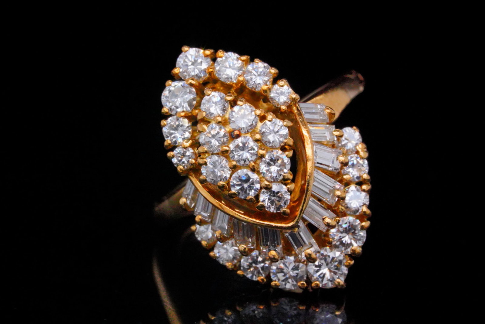 2.50ctw VS2-SI1/G-H Diamond and 18K Yellow Gold Ring: 2.50ctw VS2-SI1/G-H Diamond and 18K Yellow Gold Vintage Cluster Ring - A bold and brilliantly sparkling design, this 18k yellow gold ring features approximately 2.50ctw of diamonds in a striking multi