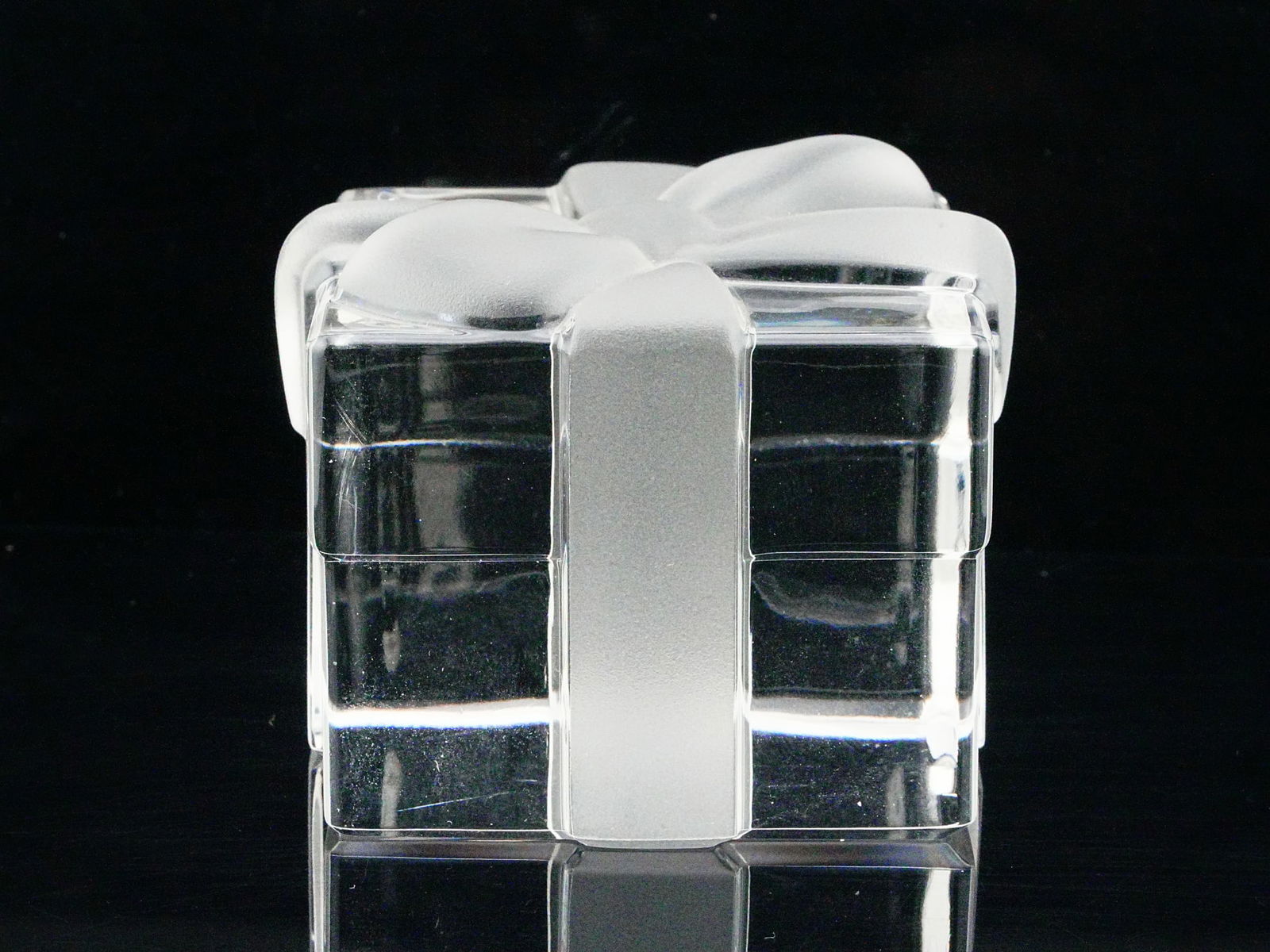 Tiffany & Co. Crystal Frosted Bow Gift Box Paperweight (1 of 5)