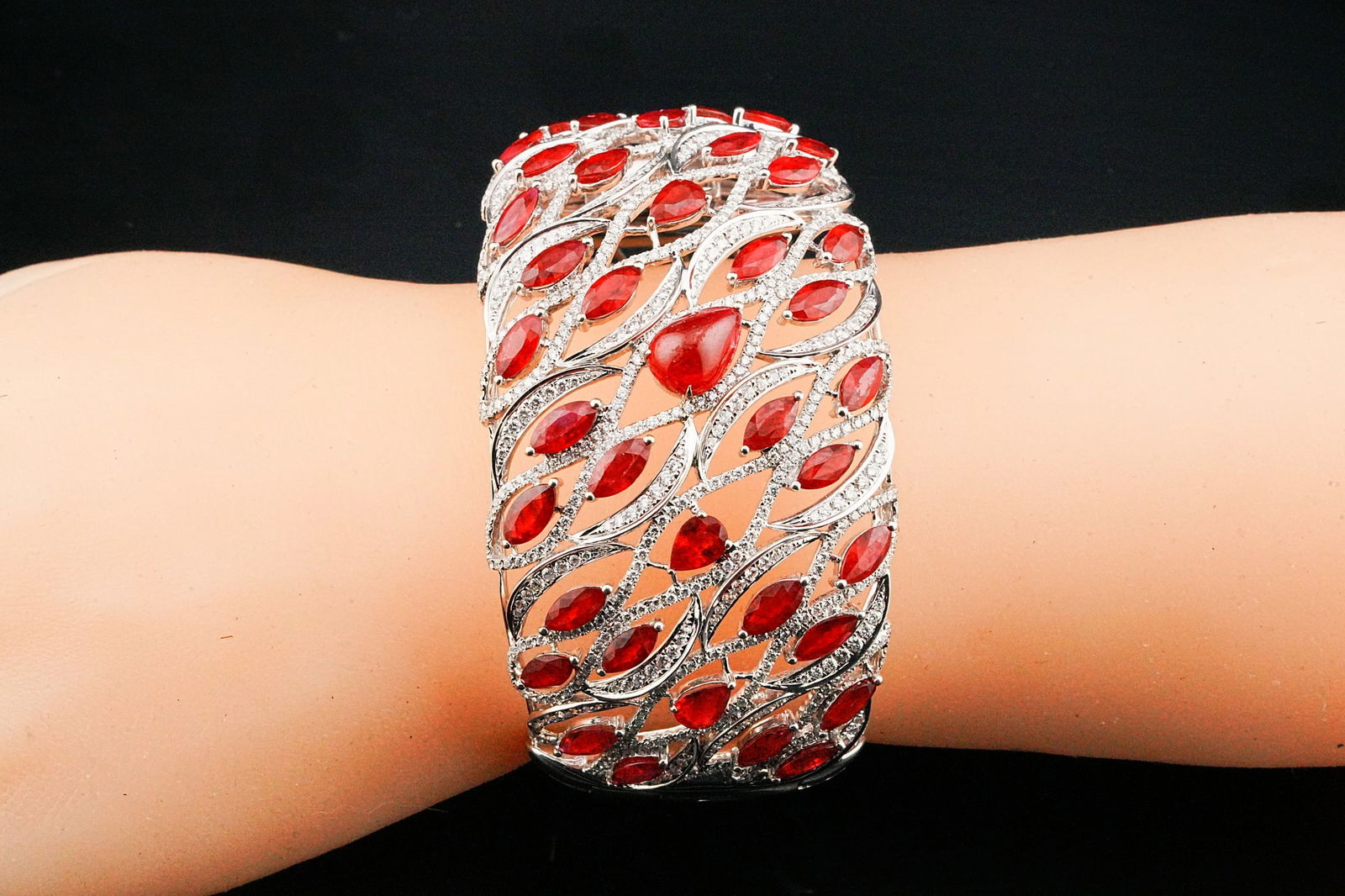 29.00ctw Ruby, 6.20ctw Diamond and 18K Bangle - 2