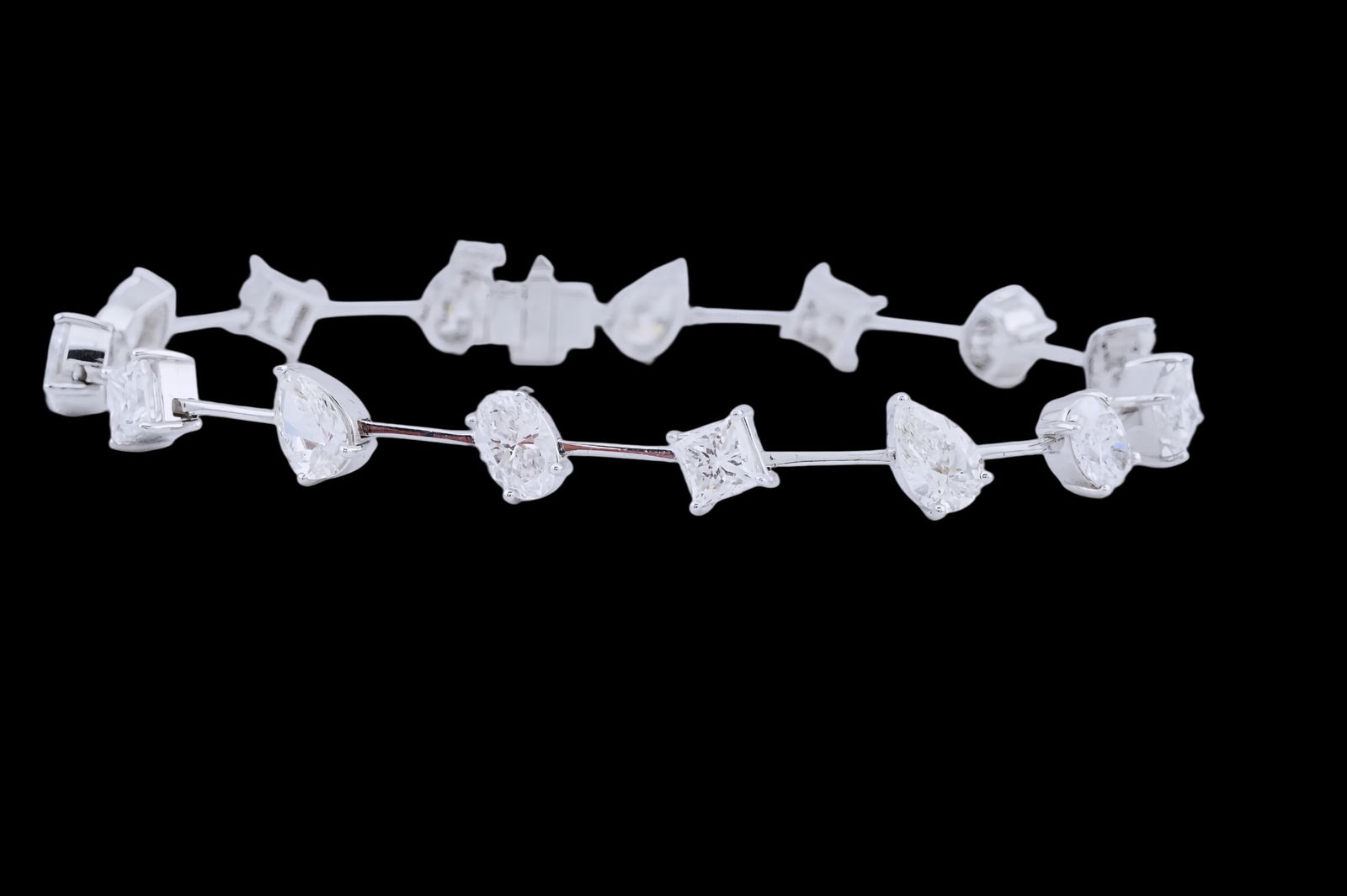 7.50ctw Diamond and 18K White Gold 7" Bracelet: 7.50ctw VS1-SI1/F-H Diamond and 18K White Gold 7" Bracelet - This item will come with a $87,500 insurance valuation report in the winning bidder's name by a graduate appraiser. A contemporary diamond