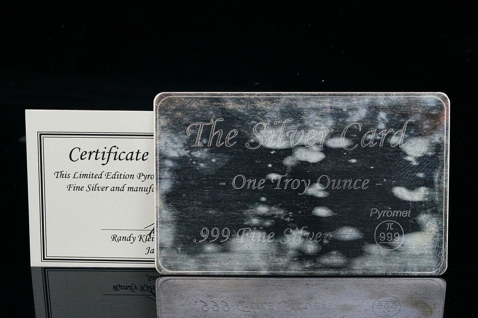 1 Troy Ounce .999+ Fine Silver Pyromet Silver Card W/COA: 1 Troy Ounce .999+ Fine Silver Pyromet Silver Card W/COA - Offered here is a 1 Troy Ounce .999+ Fine Silver Pyromet Silver Card, a sleek and collectible bullion piece produced by Pyromet. This silver