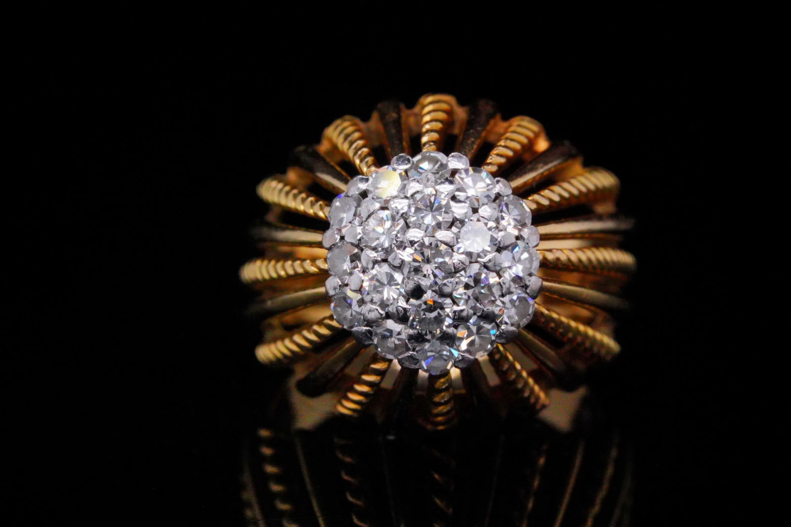 1970s 0.90ctw Diamond and 18K Yellow Gold Ring (1 of 7)