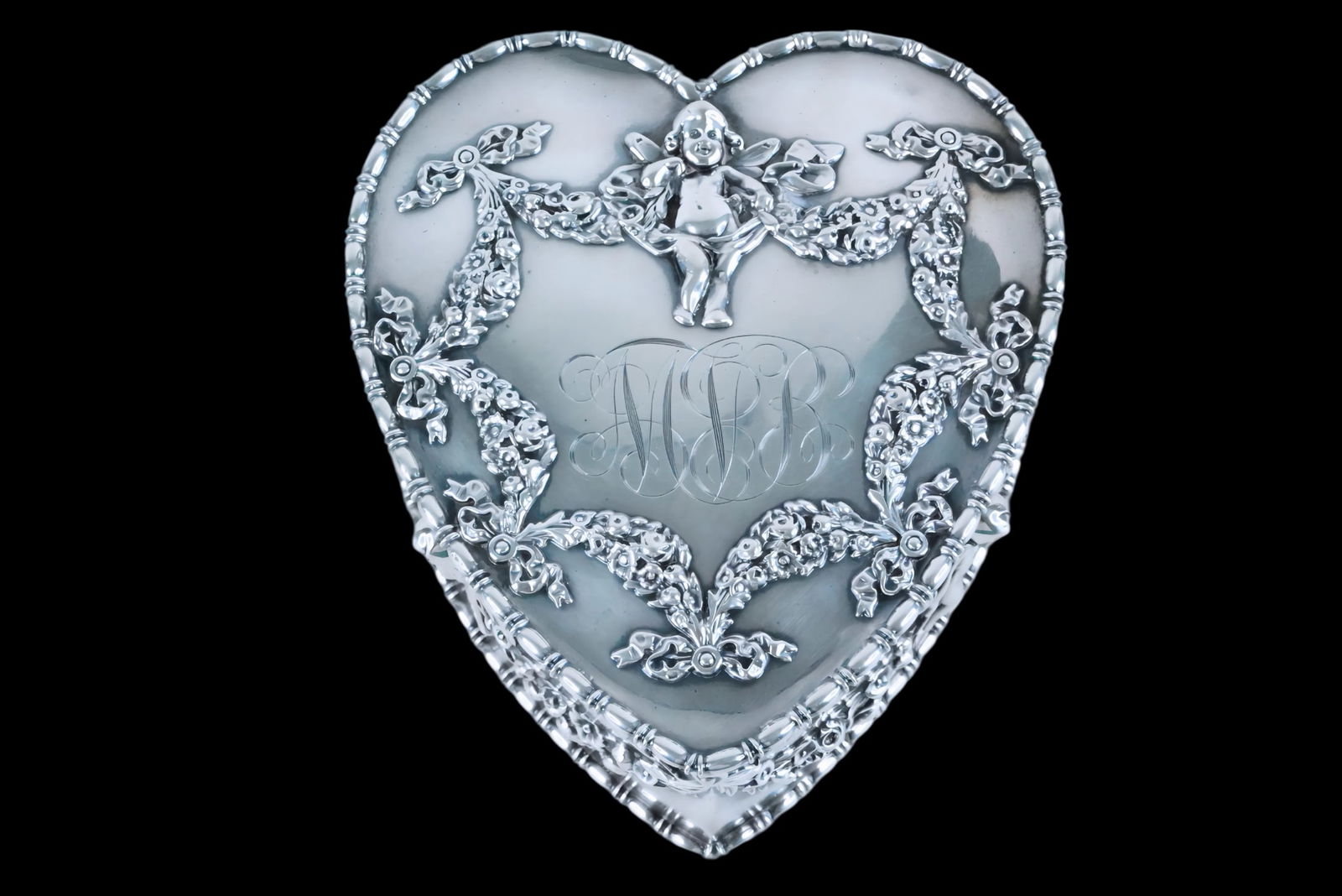 Bailey, Banks & Biddle Sterling Silver Jewelry Casket: Bailey, Banks & Biddle Rare Early 20th Century Sterling Silver Heart-Shaped Jewelry Casket - This exquisite heart-shaped sterling silver jewelry casket showcases the refined craftsmanship of Bailey, B