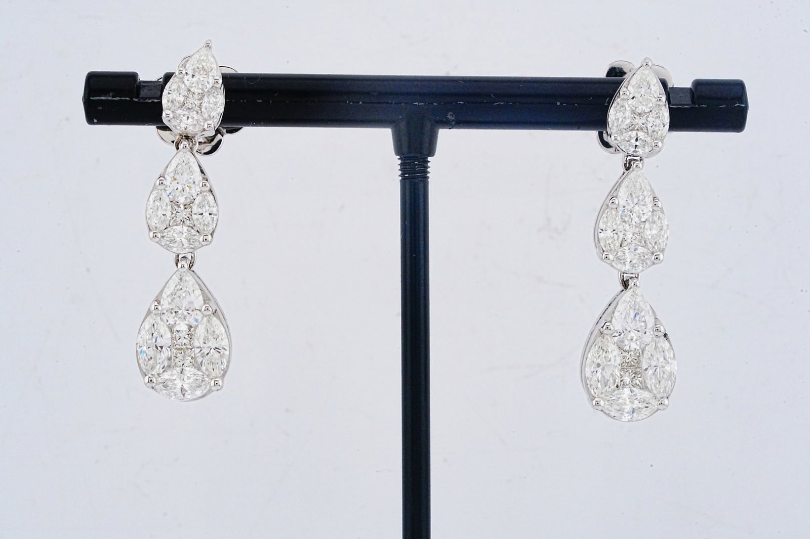 4.10ctw Diamond and 18K White Gold 1.5" Drop Earrings: 4.10ctw VS1-SI1/G-H Diamond and 18K White Gold 1.5" Drop Earrings - This item will come with a $30,500 insurance valuation report in the winning bidder's name by a graduate appraiser. A sophisticated