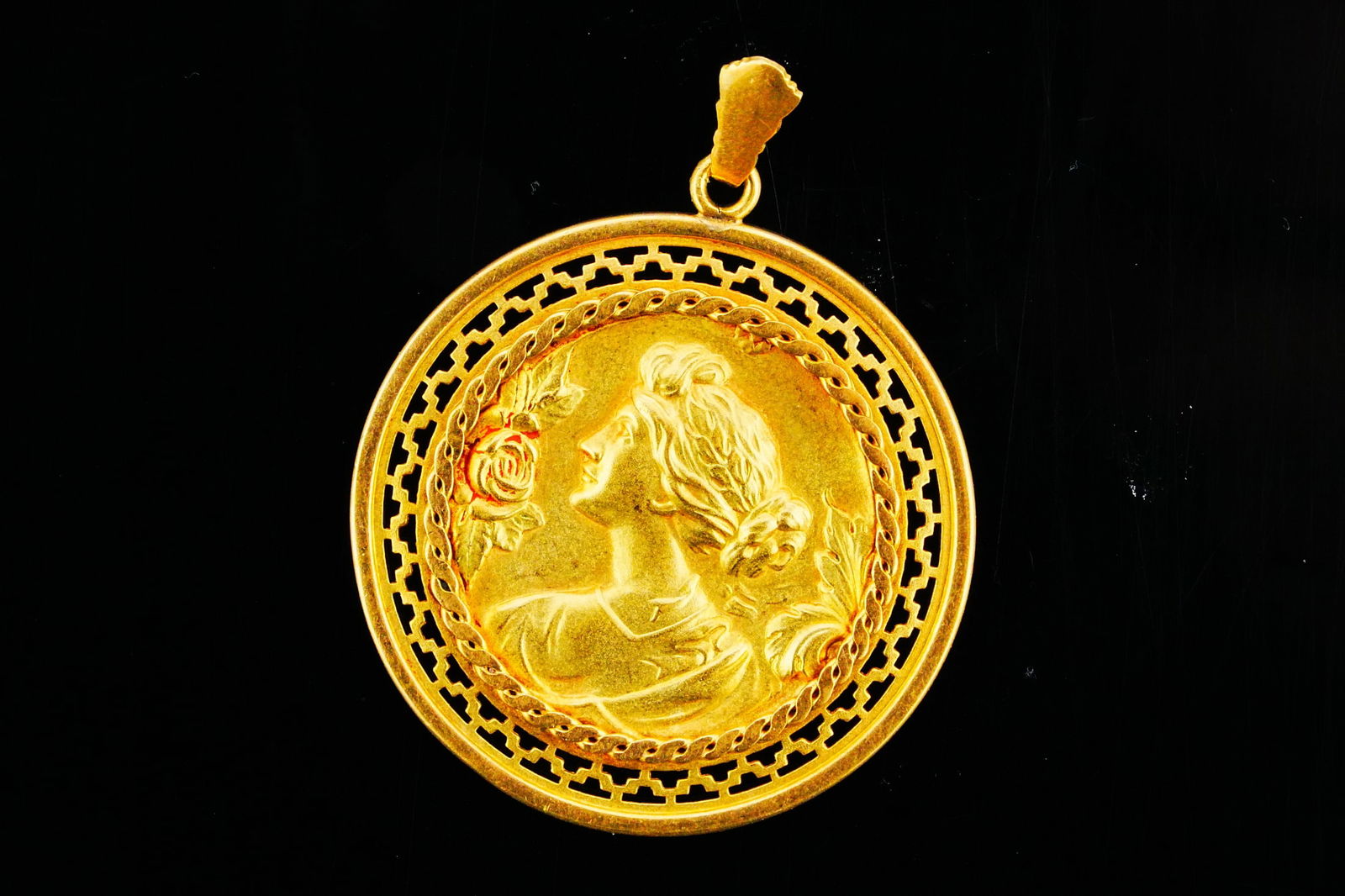 Vintage 18K Yellow Gold Classical Lady Medallion Pendant: Vintage 18K Yellow Gold Classical Lady Portrait Medallion Pendant - Crafted in solid 18K yellow gold, this vintage medallion pendant showcases a beautifully detailed classical female portrait rendered