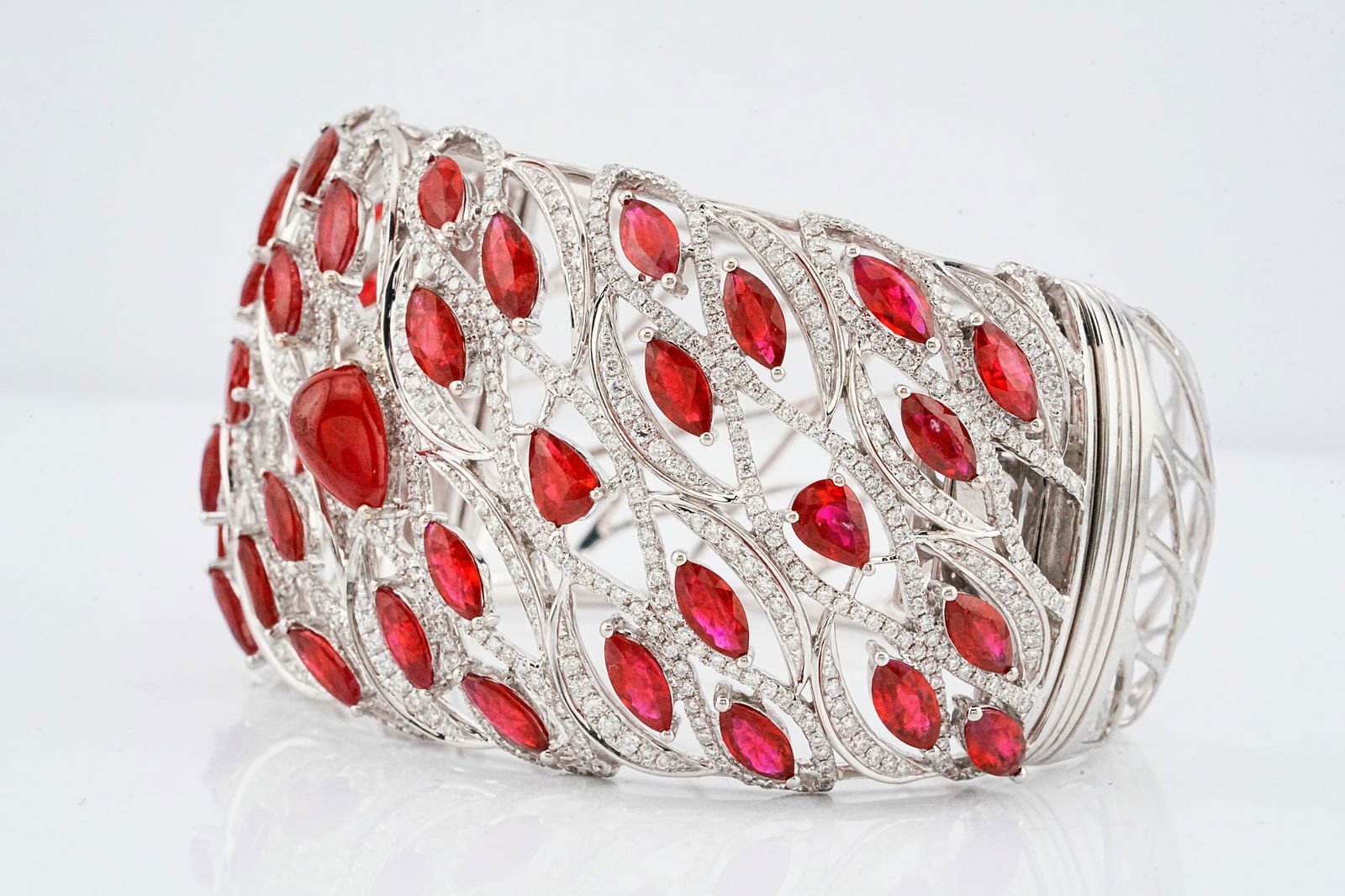 29.00ctw Ruby, 6.20ctw Diamond and 18K Bangle - 4