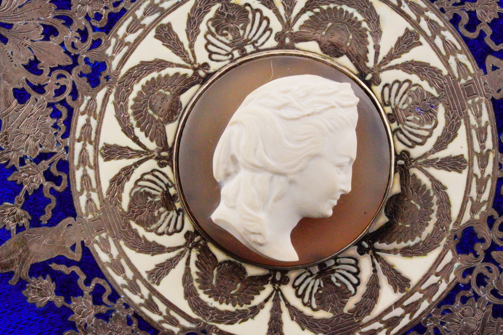 Solid Silver and Guilloche Enamel Round Box - 3