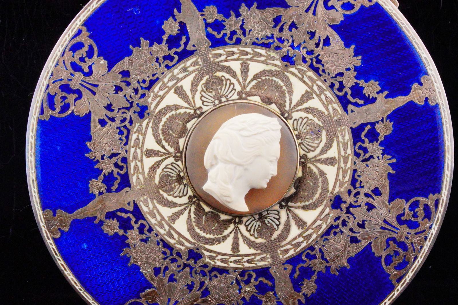 Solid Silver and Guilloche Enamel Round Box - 4