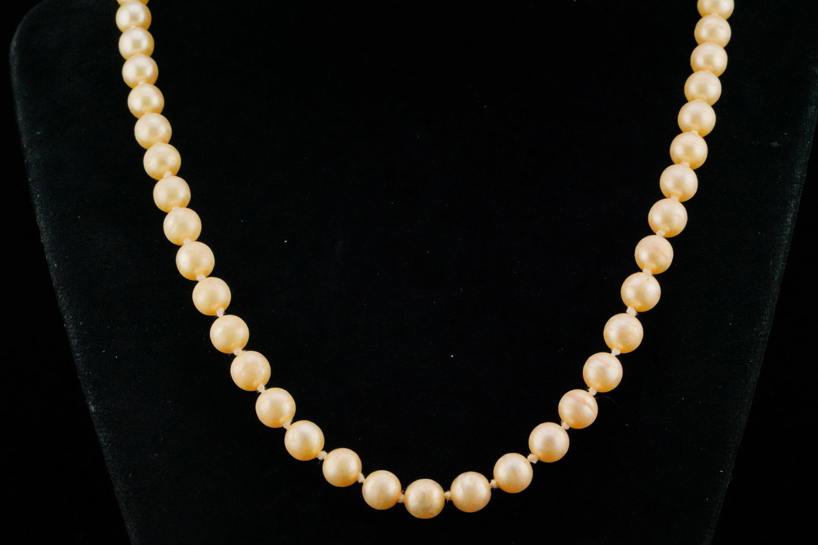 Marilyn Monroe Personally Owned Faux Pearl Necklace: Marilyn Monroe Personally Owned Faux Pearl Necklace Acquired From Inez Melson W/Letter of Provenance - This is a beautiful faux pearl necklace personally owned by Marilyn Monroe, later gifted to her c