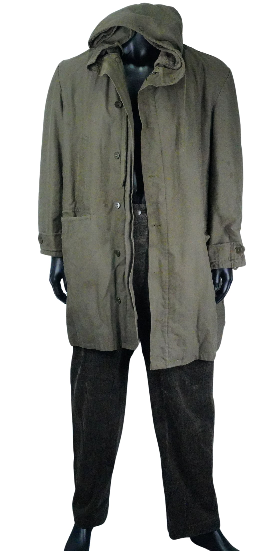 Anthony Hopkins "The Edge" (1997) 2-Piece Costume: Anthony Hopkins "Charles Morse" 2-Piece Costume, The Edge (1997) - This original 2-piece costume was worn by Sir Anthony Hopkins in his role as Charles Morse in the 1997 survival thriller The Edge,