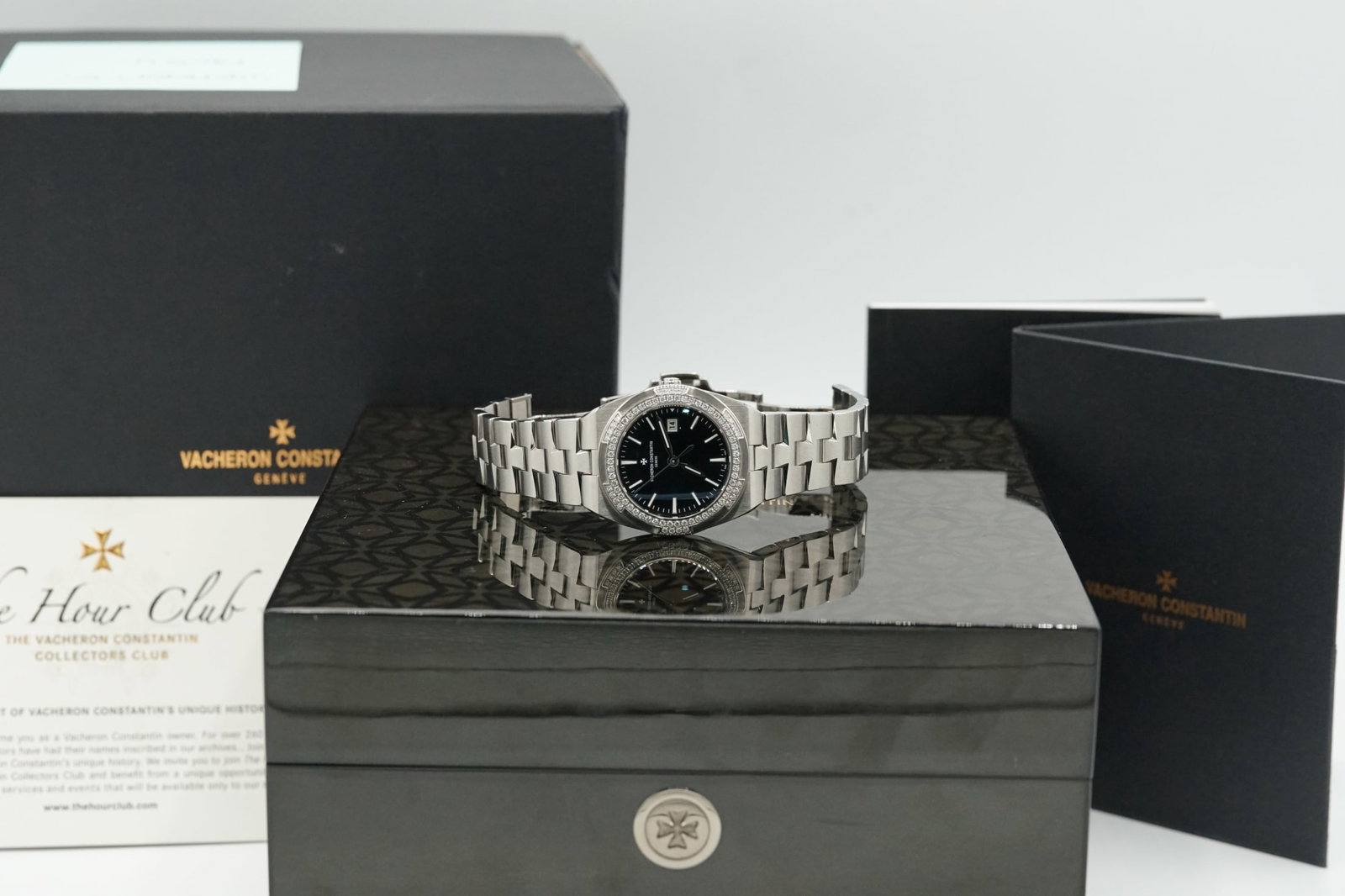 Vacheron Constantin Overseas Quartz 33mm Watch (1 of 8)