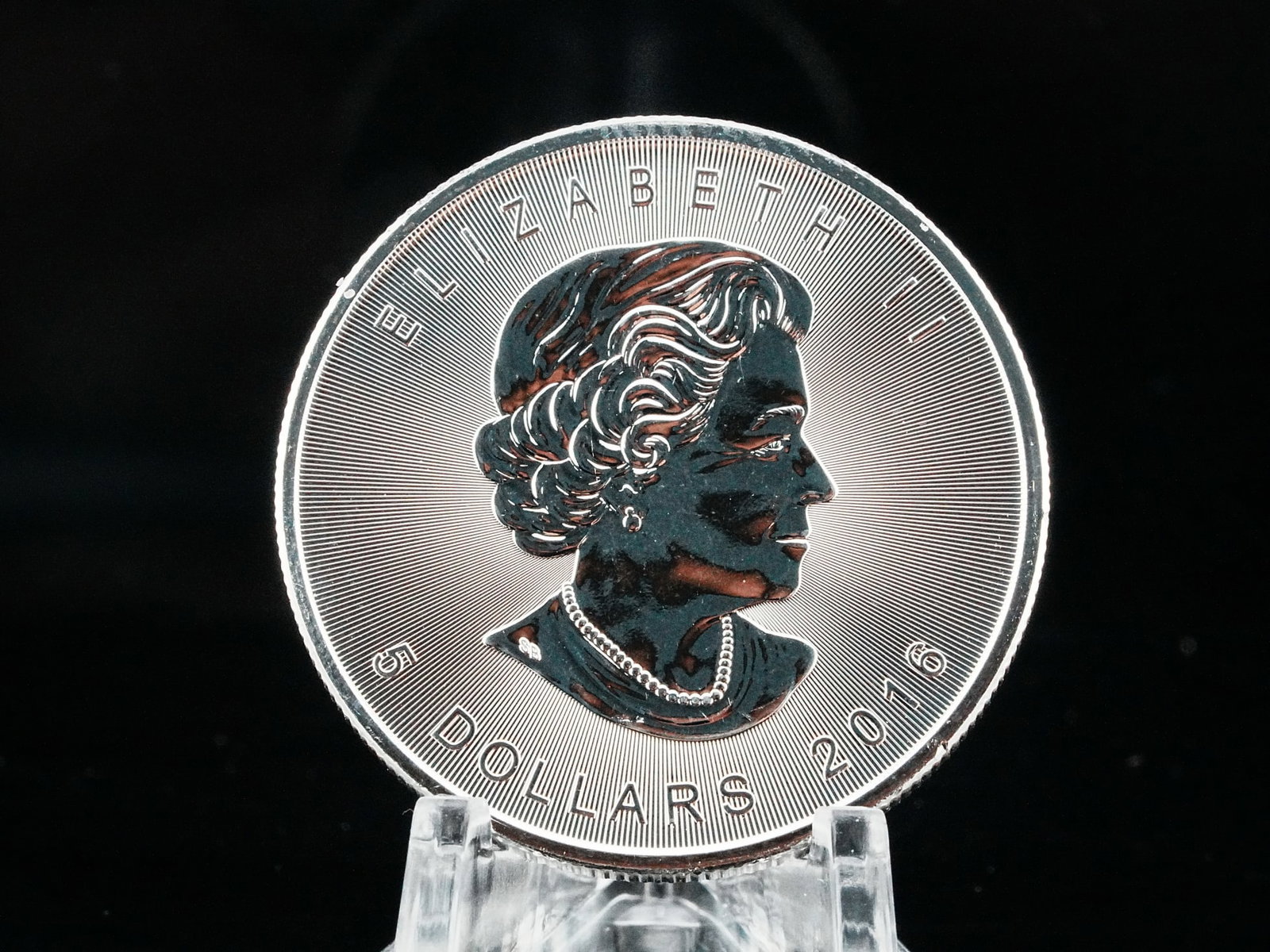 2016 Canadian 1 Troy Ounce .9999 Silver Maple Leaf (1 of 2)