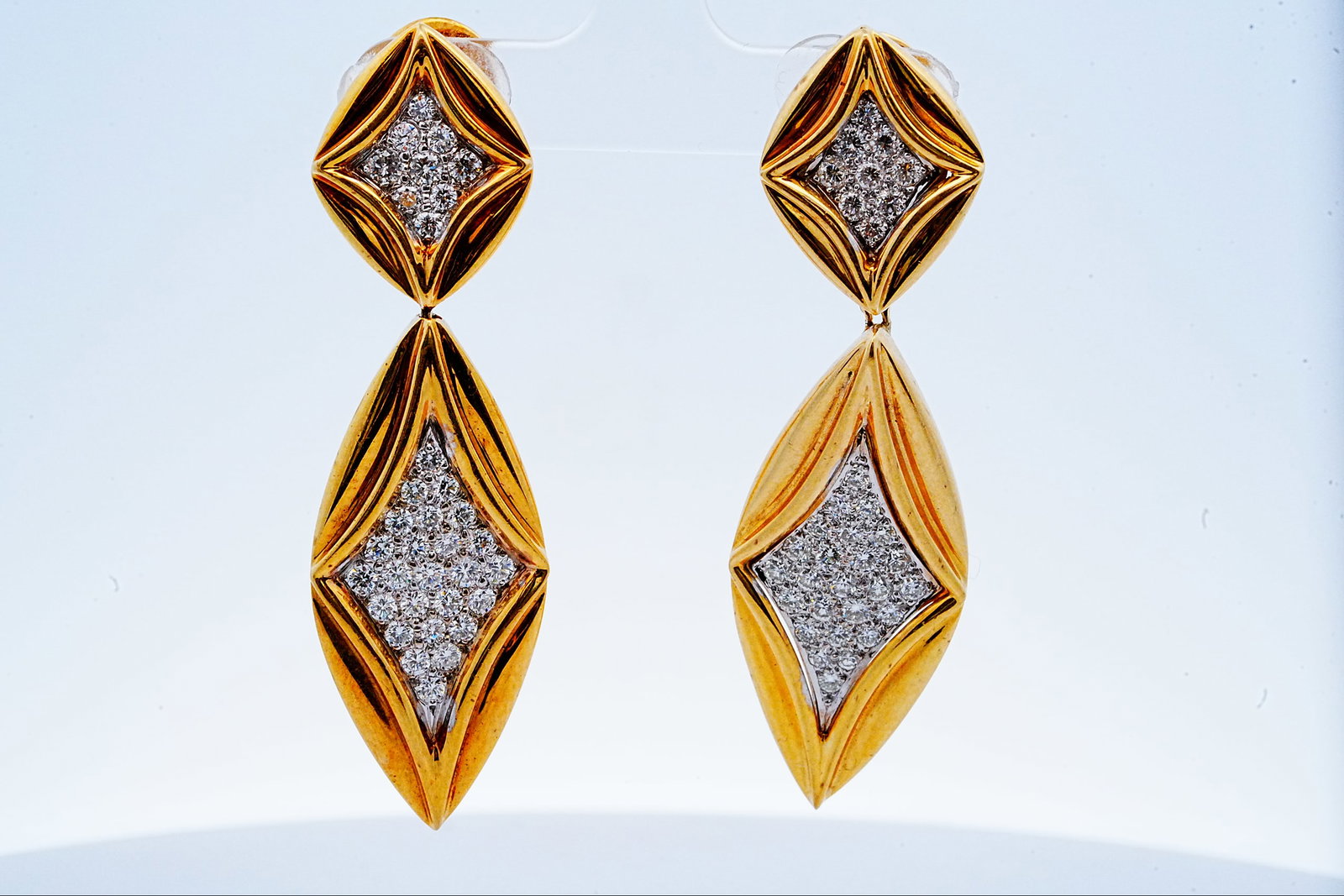 3.20ctw VS2/G-H Diamond and 18K 2.25" Dangle Earrings: 3.20ctw VS2/G-H Diamond and 18K Yellow Gold 2.25" Dangle Earrings - INCLUDES $21,500 INSURANCE VALUATION REPORT. A striking pair of articulated dangle earrings crafted in solid 18K yellow gold. Each e