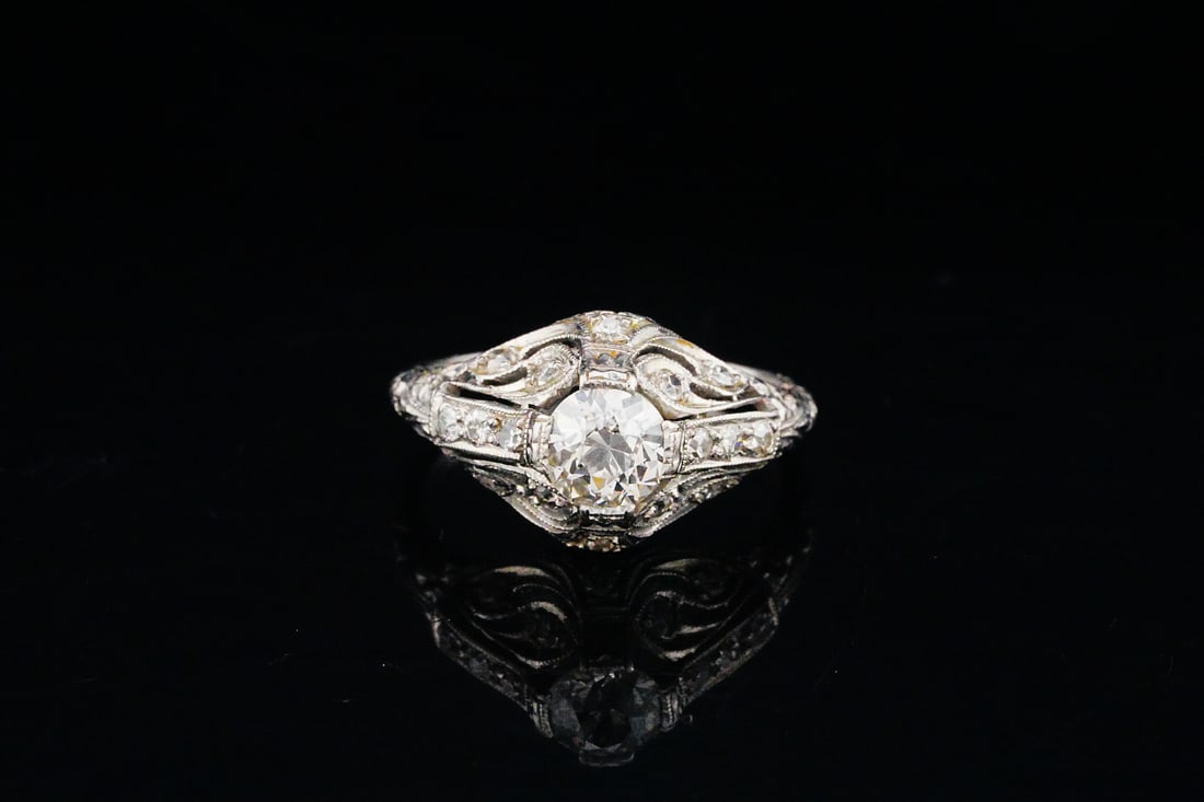 Vintage 0.90ctw Diamond and Platinum Ring (1 of 6)