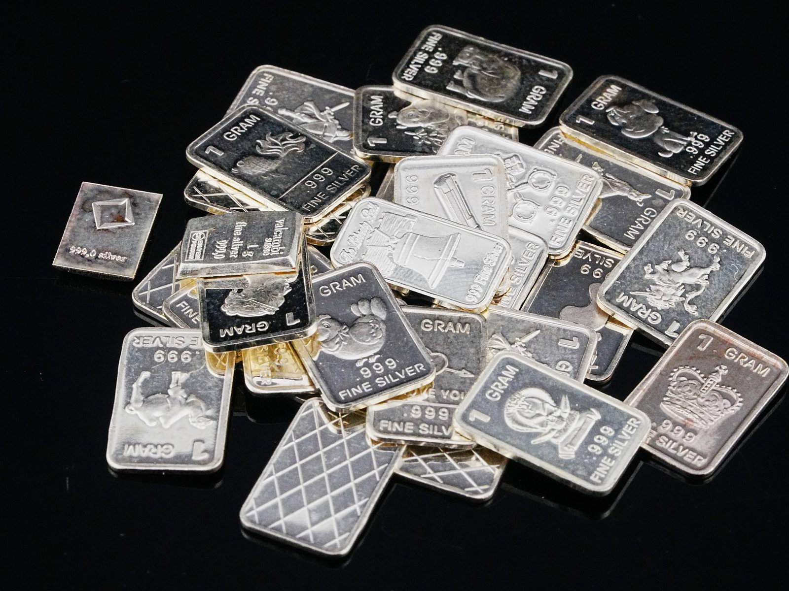 Lot of (30) 1 Gram .999 Fine Silver Bars: Lot of (30) 1 Gram .999 Fine Silver Bars - Offered here is a lot of thirty (30) individual 1 gram silver bars, each struck in .999 fine silver. That is 30 grams of pure silver total, broken into one o