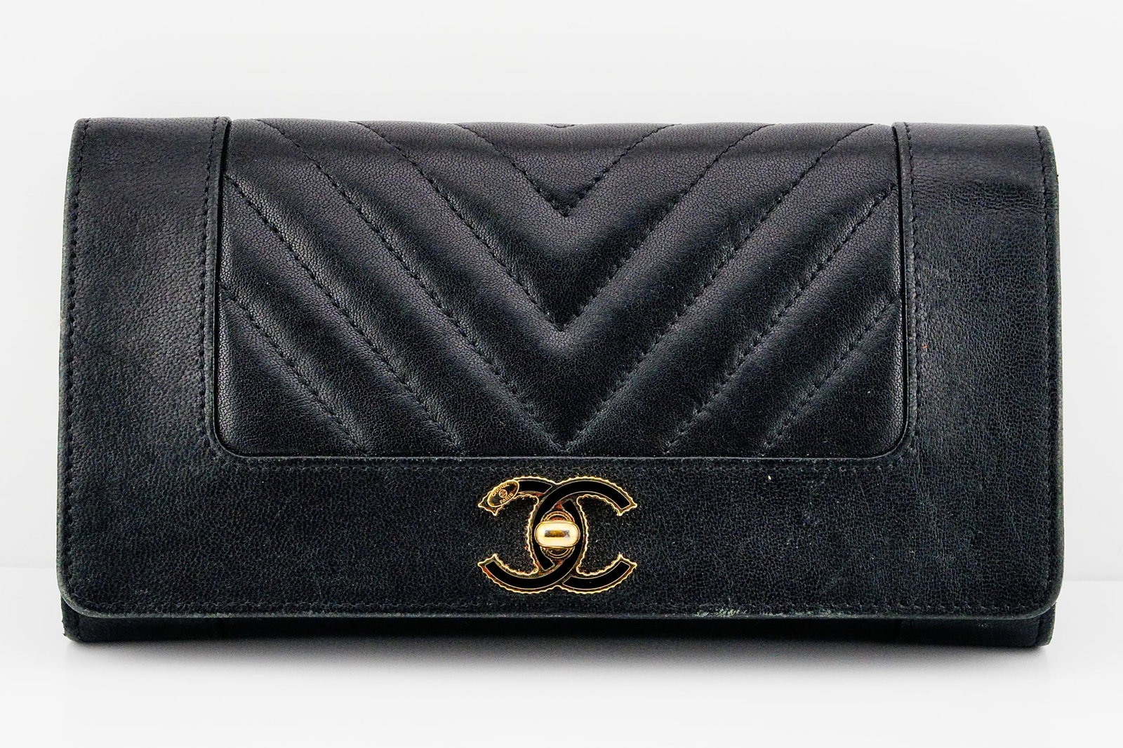 Chanel 2017-2018 Black Leather Mademoiselle Long Wallet: Chanel 2017-2018 Black Leather Mademoiselle Long Wallet - A timeless and sophisticated accessory from Chanel, this Mademoiselle Long Wallet is from the 2017-2018 collection designed under the directio