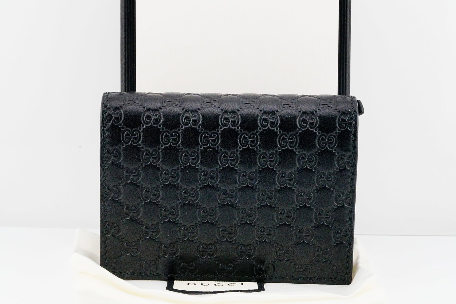 Gucci Black Microguccissima Leather Card Case Wallet: Gucci Black Microguccissima Leather Card Case Wallet Never Used W/Box and Dustbag - A sleek and versatile accessory from Gucci, this Microguccissima leather card case wallet is crafted in black emboss