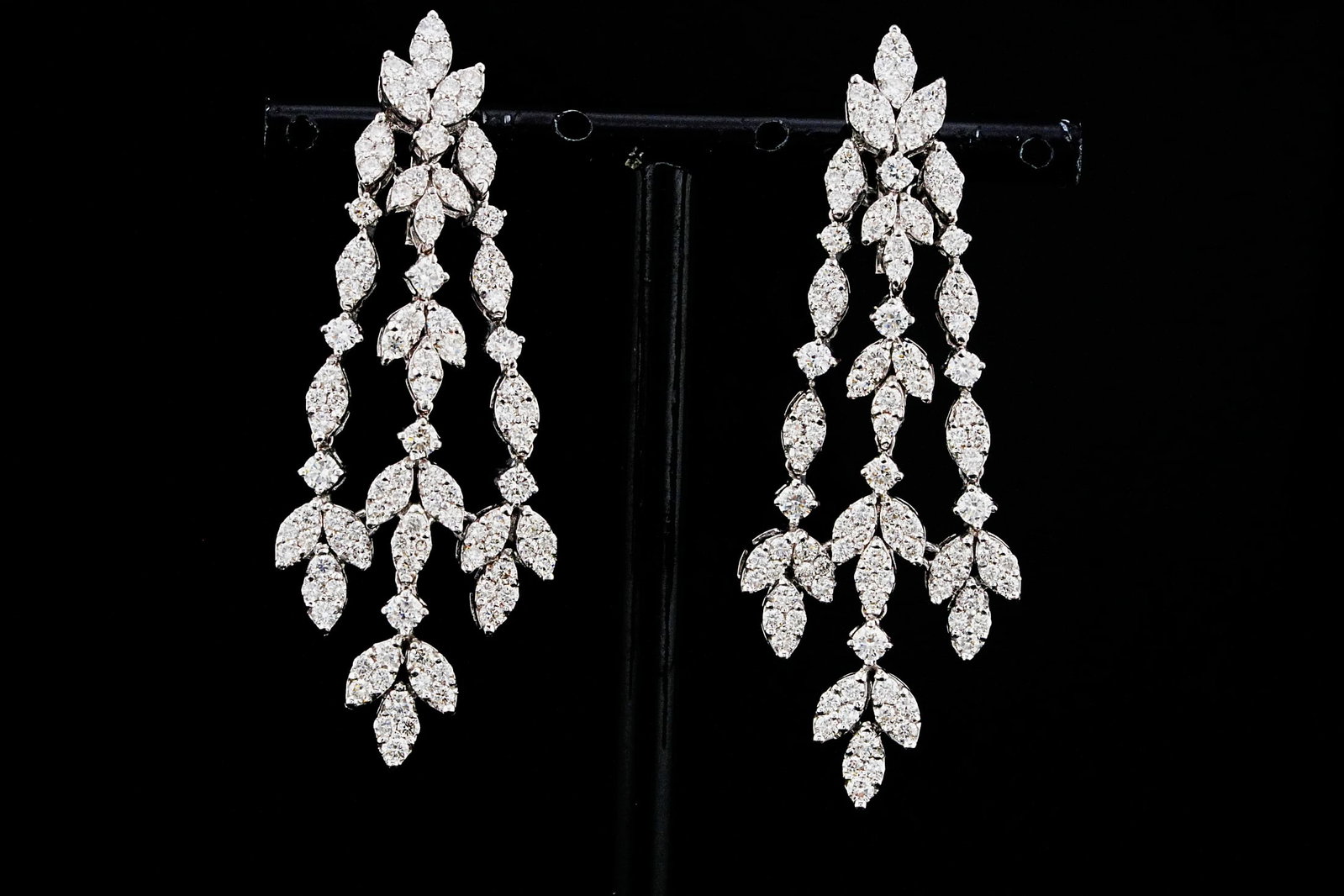 4.60ctw VS1-SI1/G-H Diamond and 18K 2.25" Earrings: 4.60ctw VS1-SI1/G-H Diamond and 18K White Gold 2.25" Botanical Chandelier Earrings - THIS ITEM WILL COME WITH A $21,000 INSURANCE VALUATION REPORT. Featuring an elegant cascading vine motif, these daz