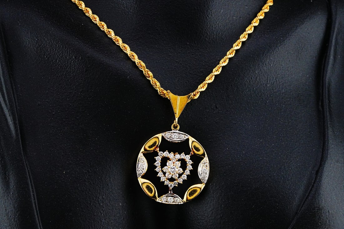 1.00ctw SI1-SI2/G-H Diamond and 14K 16" Necklace: 1.00ctw SI1-SI2/G-H Diamond and 14K Yellow Gold 16" Pendant Necklace - A striking expression of classic elegance, this 14K yellow gold pendant necklace showcases a beautifully composed diamond medalli