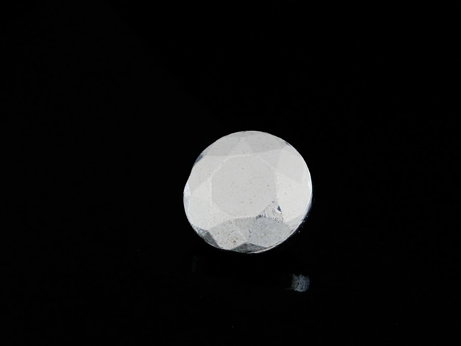 Monarch Precious Metals 1 Troy Oz .999 Silver Diamond: Monarch Precious Metals 1 Troy Ounce .999 Fine Silver Diamond - An exceptional and uniquely crafted bullion piece, this Monarch Precious Metals 1 Troy Ounce .999 Fine Silver Diamond showcases artistry