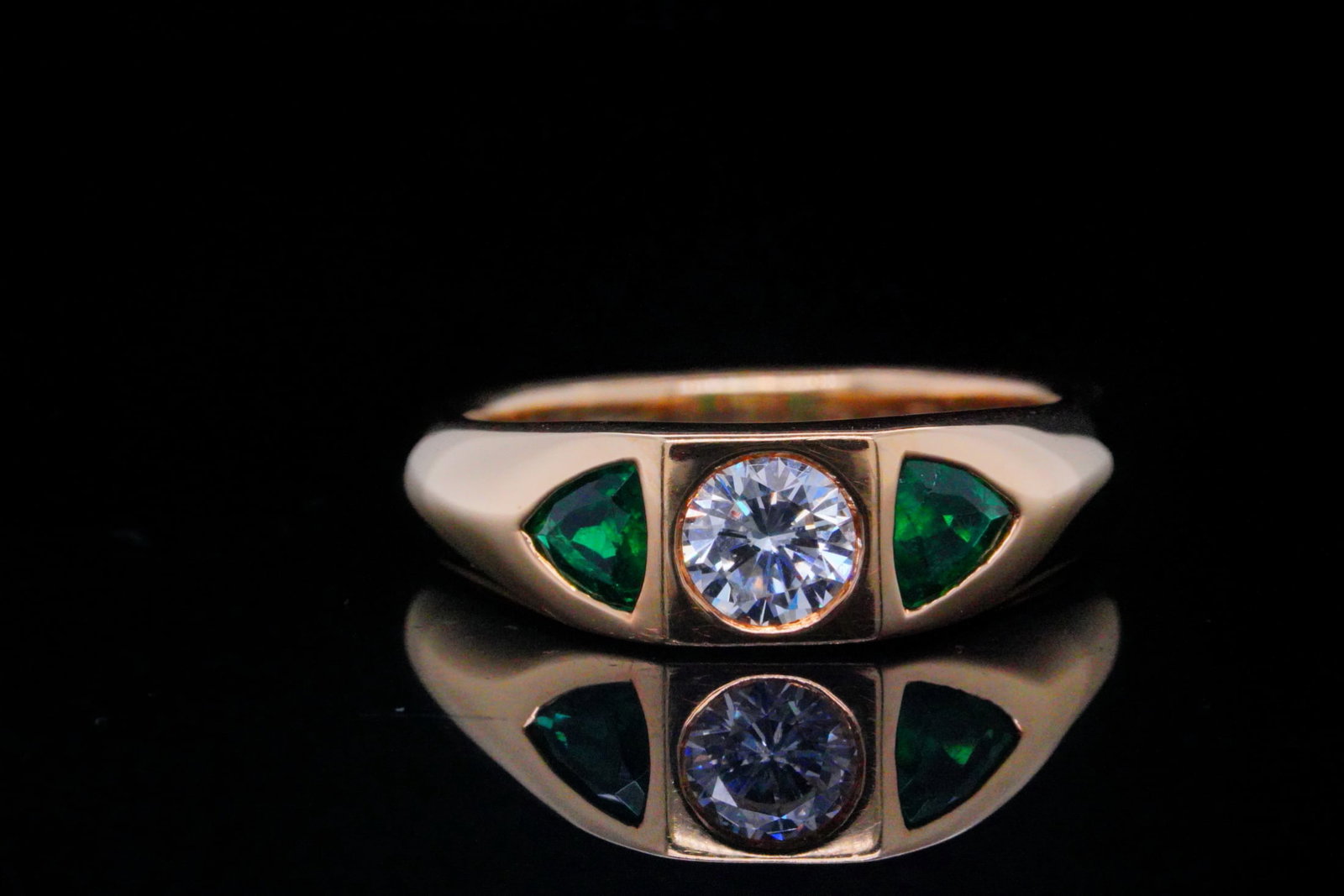 Chaumet 0.40ctw Emerald, 0.25ct VS Diamond and 18K Ring: Chaumet 0.40ctw Emerald, 0.25ct VS Diamond and 18K Yellow Gold Ring - A refined example of Chaumet's timeless elegance, this 18K yellow gold ring centers a sparkling round brilliant-cut diamond weighi