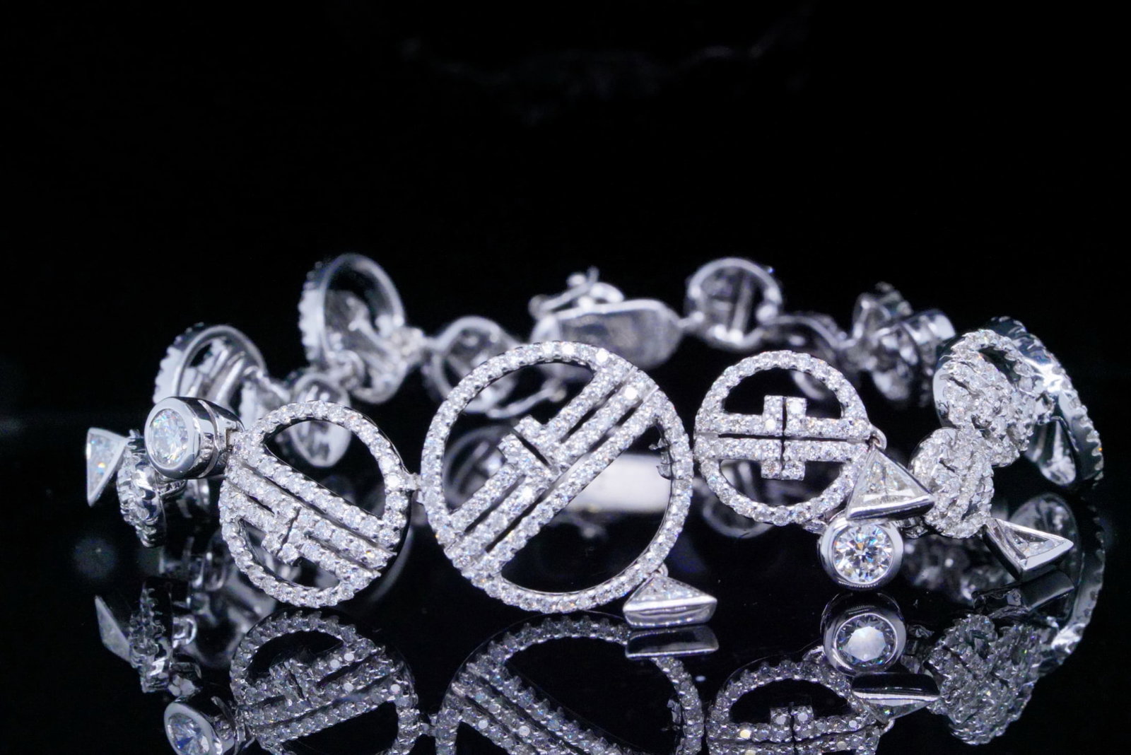 5.50ctw VS2-SI1/G-H Diamond and 18K 6.75" Bracelet: 5.50ctw VS2-SI1/G-H Diamond and 18K White Gold 6.75" Bracelet - THIS ITEM WILL COME WITH A $17,000 INSURANCE VALUATION REPORT. This stunning bracelet is crafted in 18k white gold and is embellished wi
