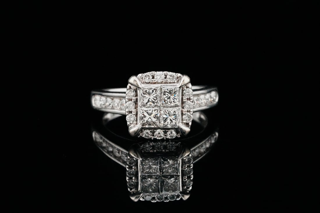 1.40ctw SI1-SI2/G-H Diamond and 14K White Gold Ring: 1.40ctw SI1-SI2/G-H Diamond and 14K White Gold Ring - This ring is crafted in 14k white gold and is embellished with approximately 1.40ctw princess and round-cut diamonds. Ring size: 7. Weight: 5.9 gr