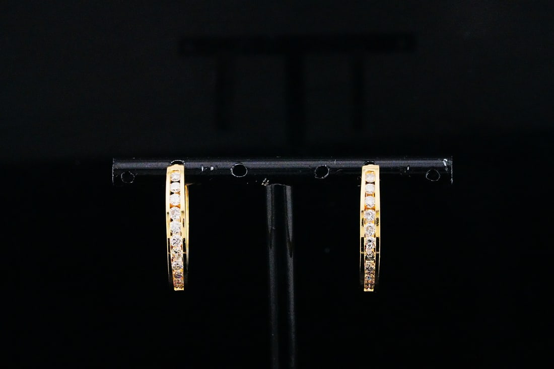 14K Yellow Gold and 0.85ctw Diamond 1" Hoop Earrings: 14K Yellow Gold and 0.85ctw Diamond 1" Hoop Earrings - Classic elegance meets everyday luxury in these beautifully crafted 14K yellow gold diamond hoop earrings. Designed in a timeless 1-inch silhouet