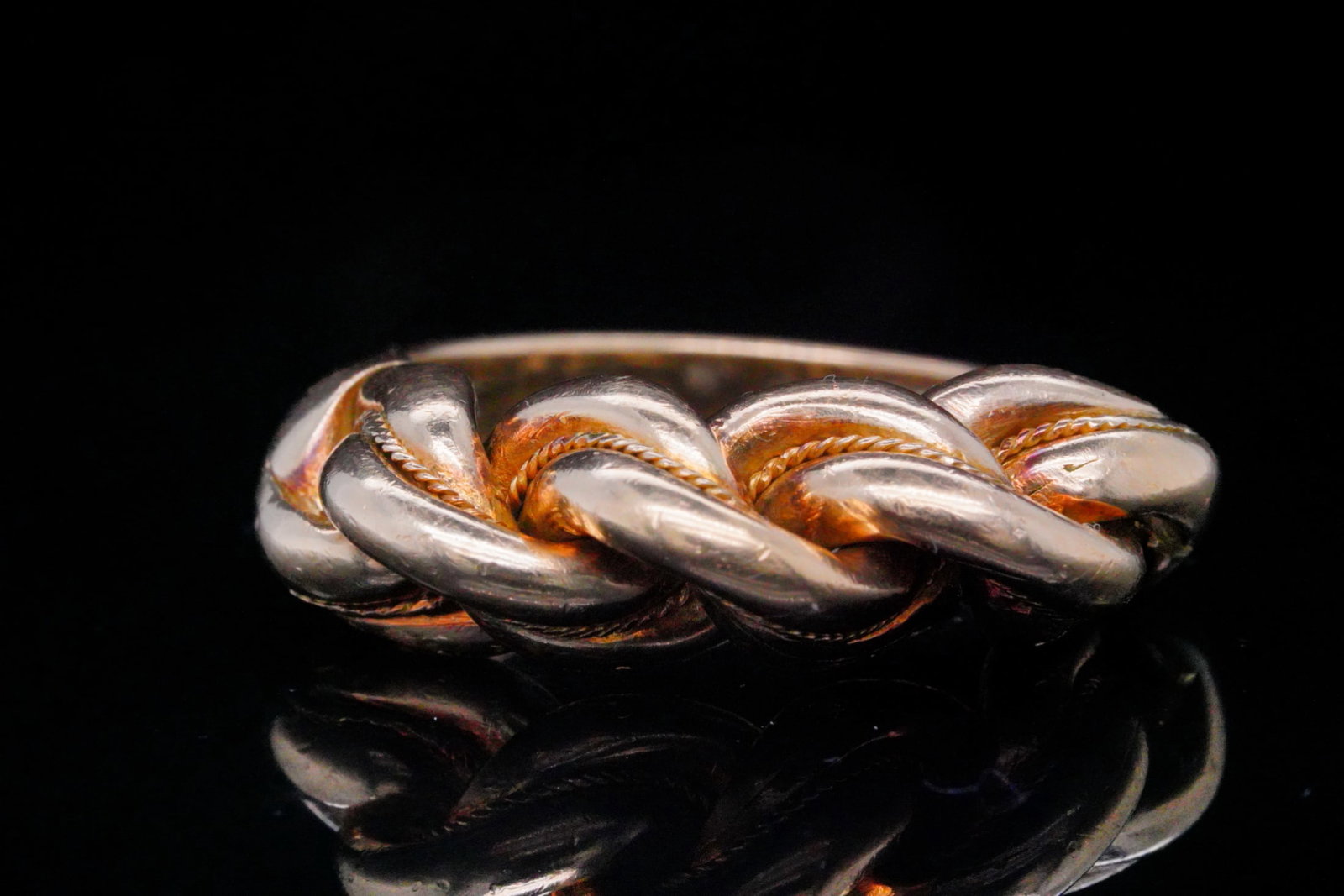 Solid 14K Yellow Gold Vintage Chain Motif Ring: Solid 14K Yellow Gold Vintage Chain Motif Ring - This vintage ring is crafted in solid 14k yellow gold and has a chain motif across the top of the band, with a textured accent woven through that adds 
