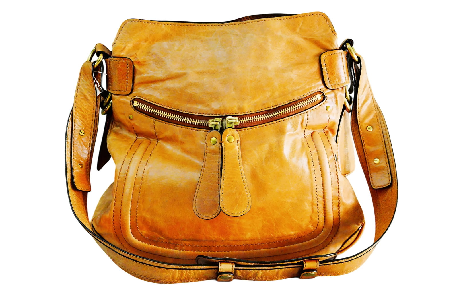 Chloe Tan Leather Paddington Shoulder Bag: Chloe Tan Leather Paddington Shoulder Bag -Effortlessly embodying the relaxed sophistication of early 2000s luxury, this Chloe Tan Leather Paddington Shoulder Bag is an iconic design that helped defin