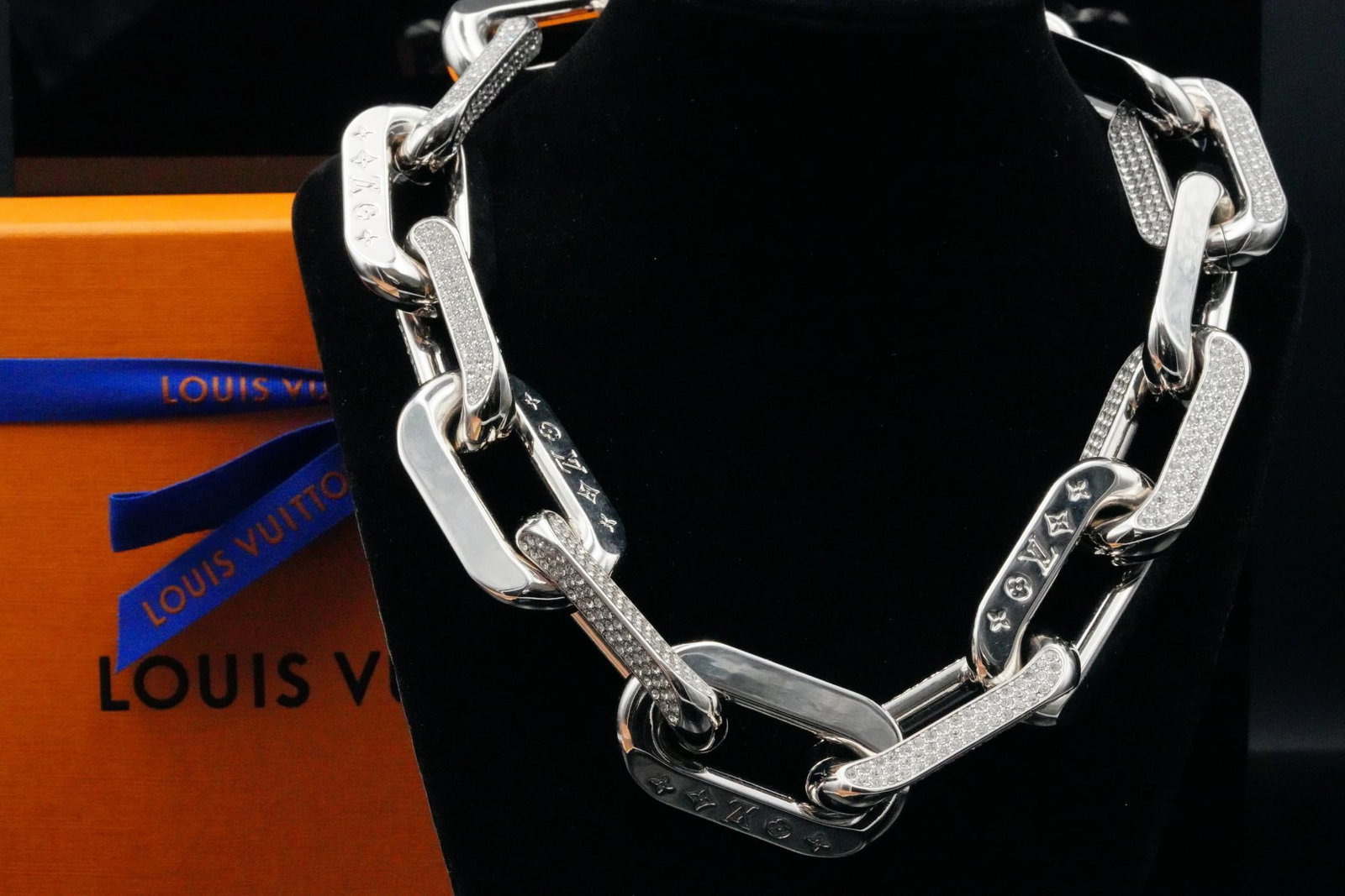 Louis Vuitton LV Edge Silver-Tone Necklace W/Box: Louis Vuitton LV Edge Silver-Tone Necklace GM Never Worn W/Box and Dust Bag (Sold Out) - GUARANTEED AUTHENTIC. This stunning statement piece from Louis Vuitton showcases the house's iconic Monogram pr