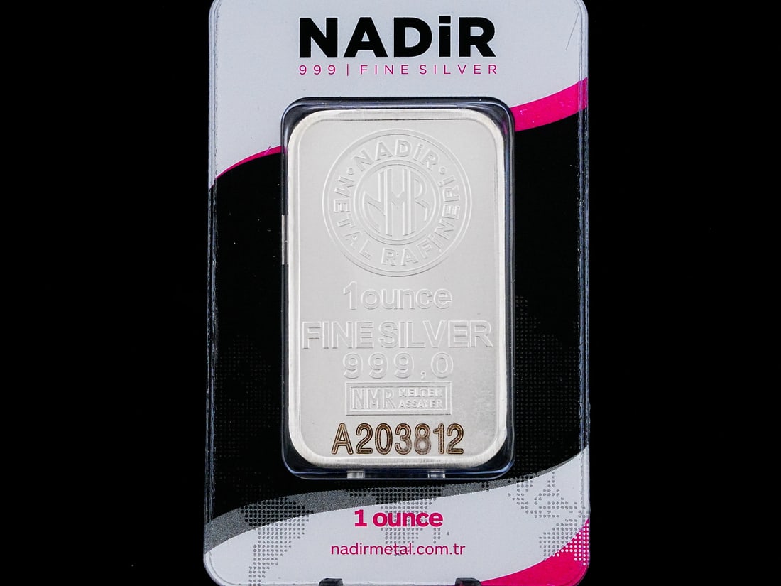 Nadir 1 Oz. .999 Fine Silver Bar in Certicard: Nadir 1 Oz. .999 Fine Silver Bar in Certicard - This bar is made of .999 Fine silver, is housed in a certicard and has a unique serial number. AUCTION NOTE: This item comes from the estate of Prince L
