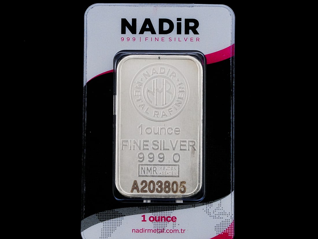 Nadir 1 Oz. .999 Fine Silver Bar in Certicard: Nadir 1 Oz. .999 Fine Silver Bar in Certicard - This bar is made of .999 Fine silver, is housed in a certicard and has a unique serial number. AUCTION NOTE: This item comes from the estate of Prince L