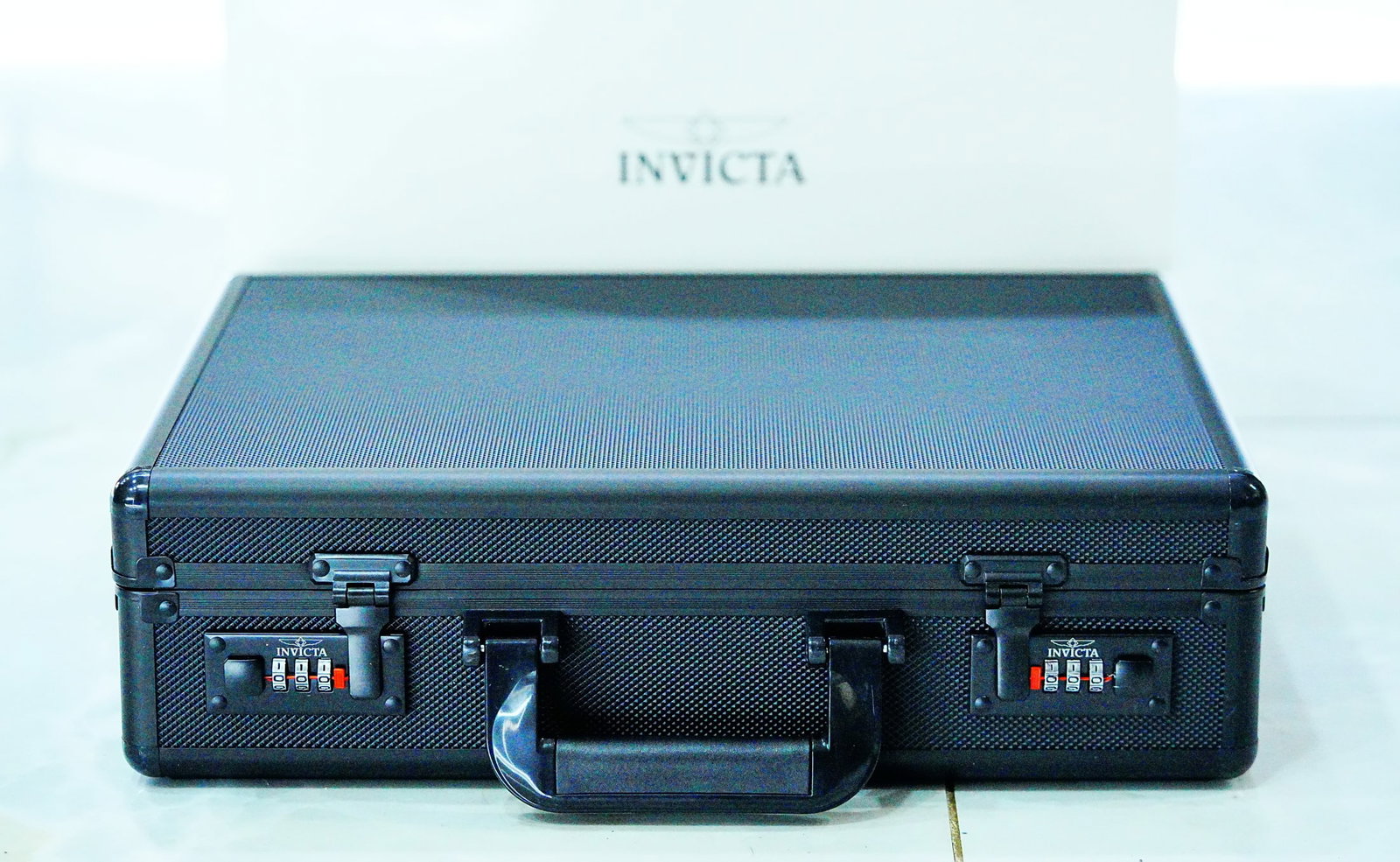 Invicta 18-Slot Aluminum Watch Briefcase, Black: Invicta 18-Slot Aluminum Watch Briefcase, Black (IPM567-BLK) - Sleek and practical storage solution designed for the serious watch collector, this Invicta 18-slot aluminum briefcase offers secure orga