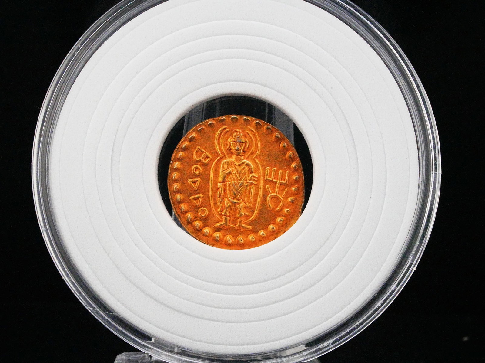 Solid 18K Gold Coin: Solid 18K Gold Coin - This coin weighs 1.96 grams of solid 18k gold and measures 14.5mm in diameter. Auction Note: The buyer of this lot will receive an appreciation letter from Prince Lorenzo de' Med