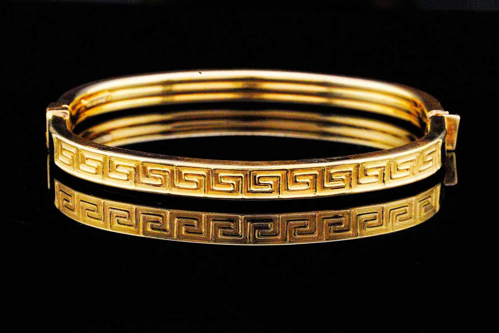 Italian 14K Yellow Gold Bangle with Greek Key Motif: Italian 14K Yellow Gold Bangle with Greek Key Motif - A timeless symbol of classical elegance, this finely crafted Italian 14K yellow gold bangle draws inspiration from ancient Mediterranean design wi