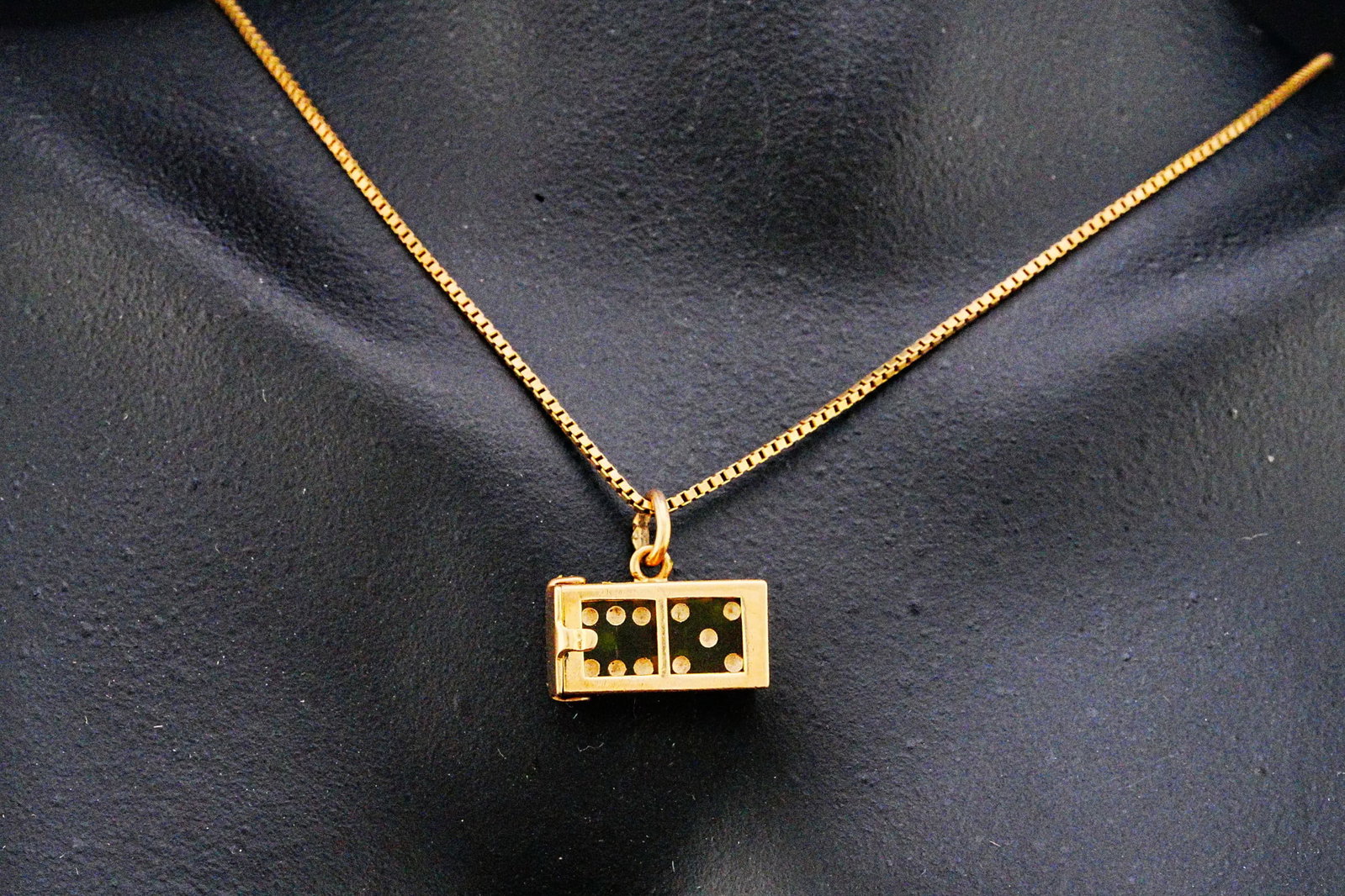 Retro 14K Gold Lucky Bakelite Dice Pendant Necklace: Retro 14K Yellow Gold Lucky Dice Pendant Necklace W/Removable Bakelite Dice - A captivating blend of retro whimsy and fine craftsmanship, this distinctive 14K yellow gold necklace transforms playful n