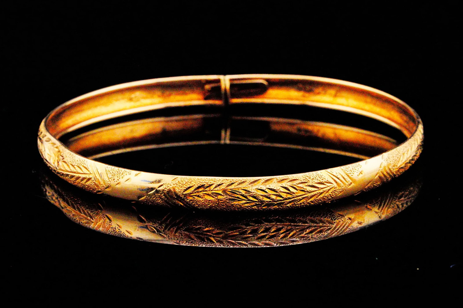 14K Yellow Gold 6mm Wide Bangle Bracelet: 14K Yellow Gold 6mm Wide Bangle Bracelet W/Diamond Cut Foliate Motif - Elegant vintage styling meets timeless everyday wearability in this beautifully detailed 14K yellow gold bangle bracelet. Measuri