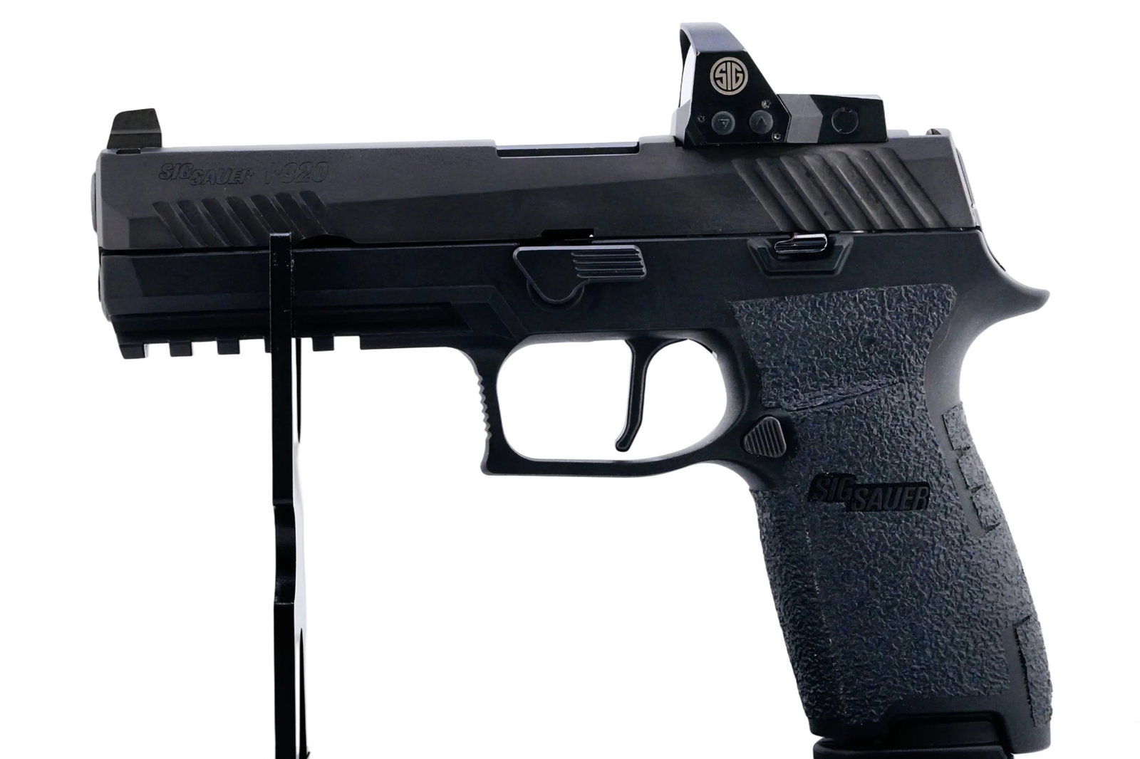 Sig Sauer P320 Semi-Automatic Pistol 9mm Luger: Sig Sauer P320 semi-automatic pistol chambered in 9mm Luger. Renowned for its innovative modular design, the P320 features Sig Sauer's unique removable Fire Control Unit (FCU), allowing the firearm