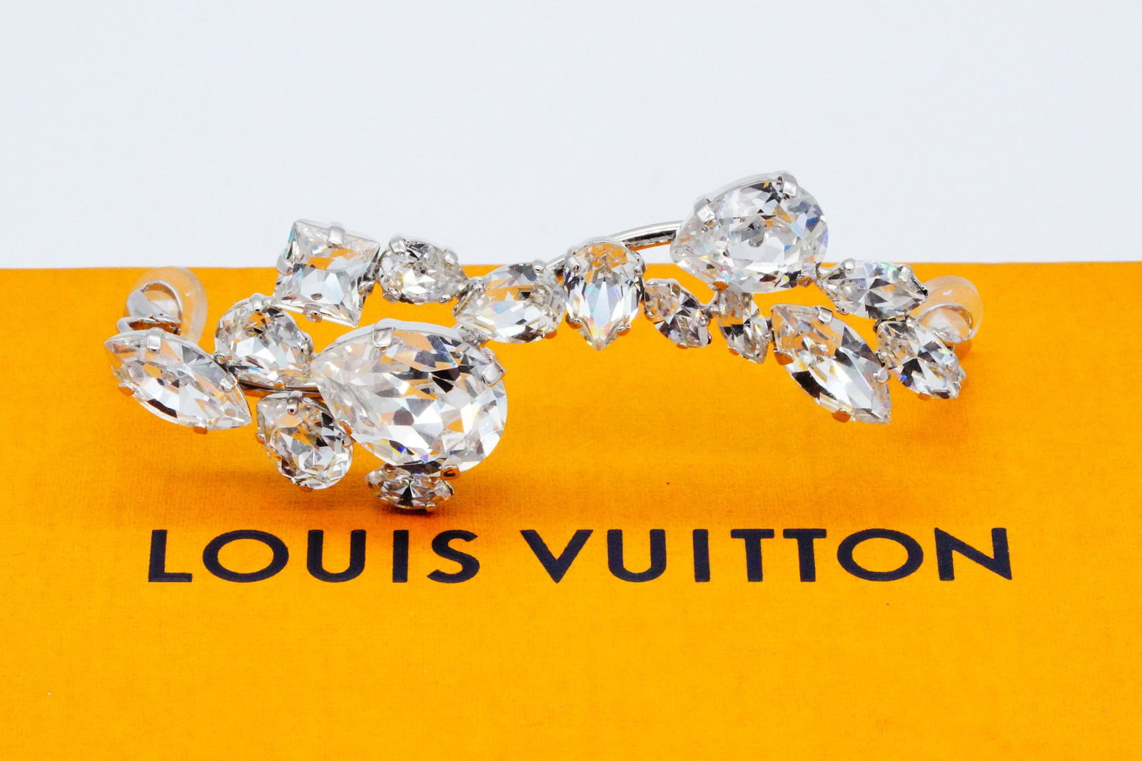 Louis Vuitton FW 2022 Runway Crystal Ear Crawler (1 of 7)