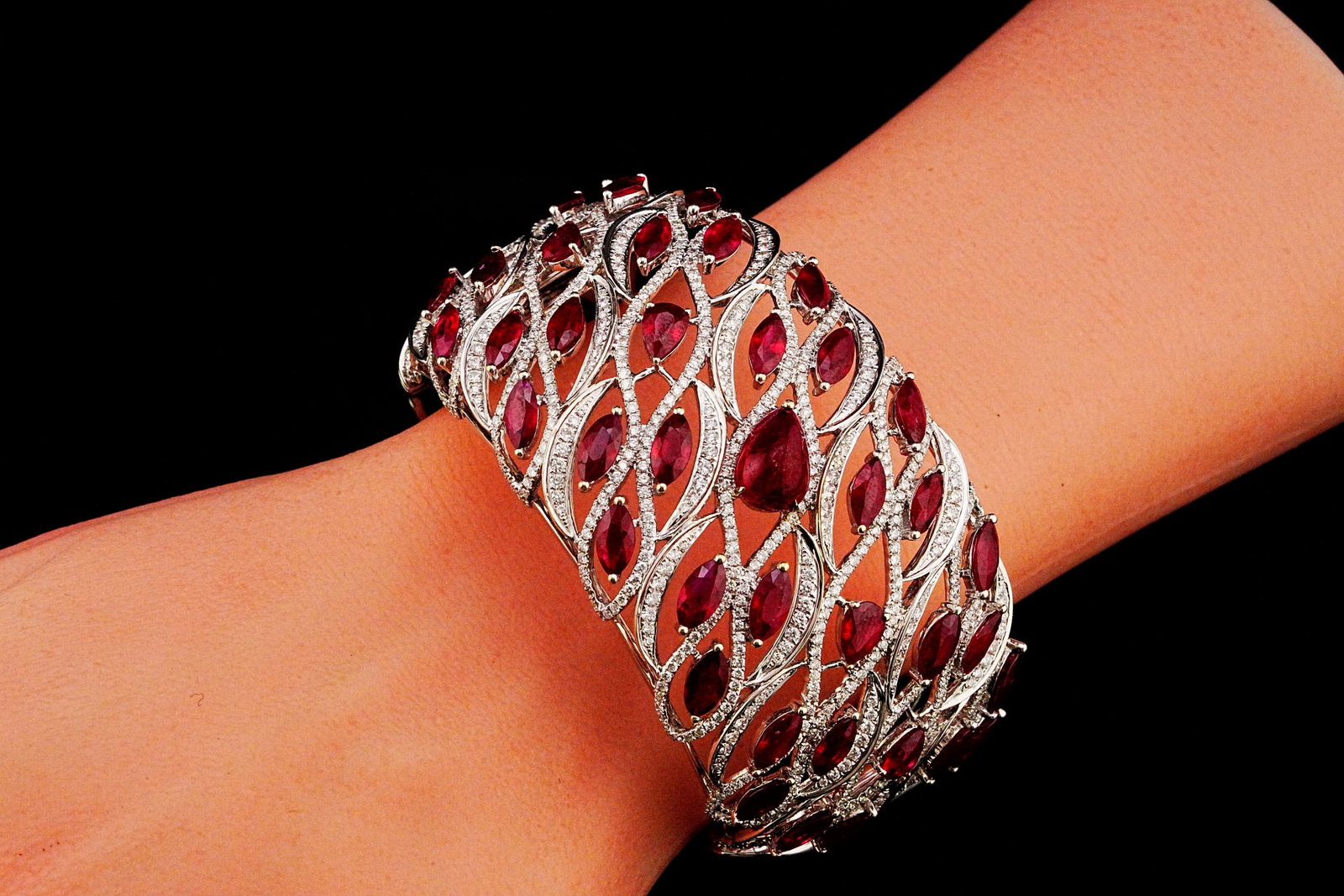 29.00ctw Ruby, 6.20ctw Diamond and 18K Bangle - 2