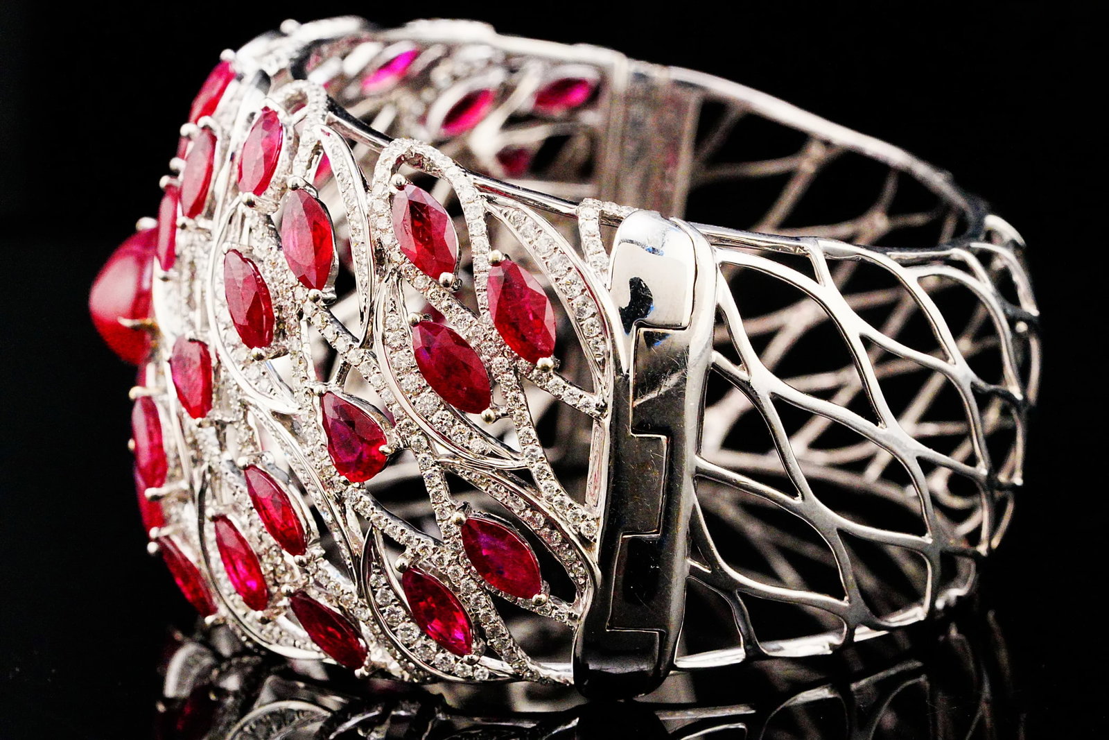 29.00ctw Ruby, 6.20ctw Diamond and 18K Bangle - 4