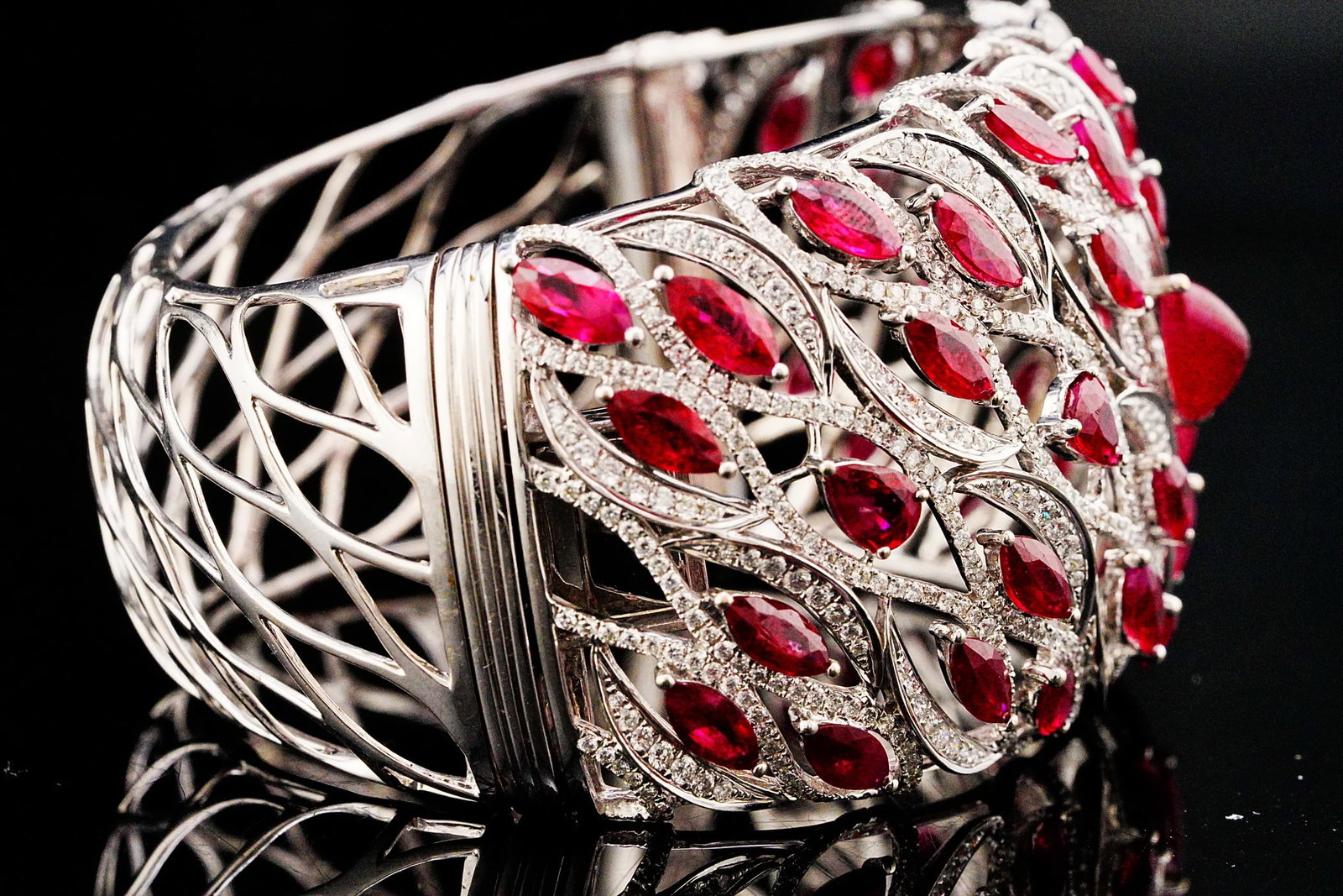 29.00ctw Ruby, 6.20ctw Diamond and 18K Bangle - 5
