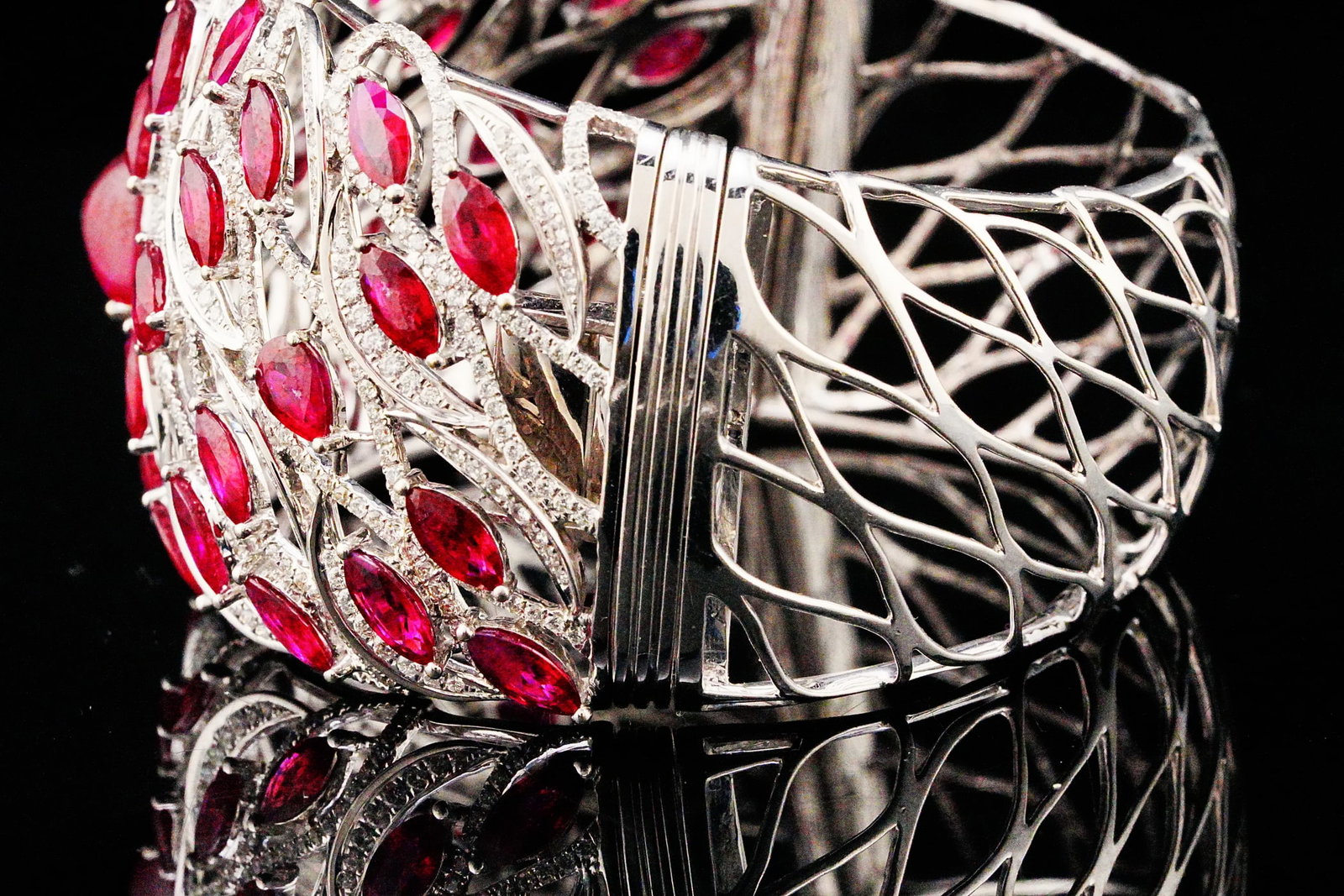 29.00ctw Ruby, 6.20ctw Diamond and 18K Bangle - 7