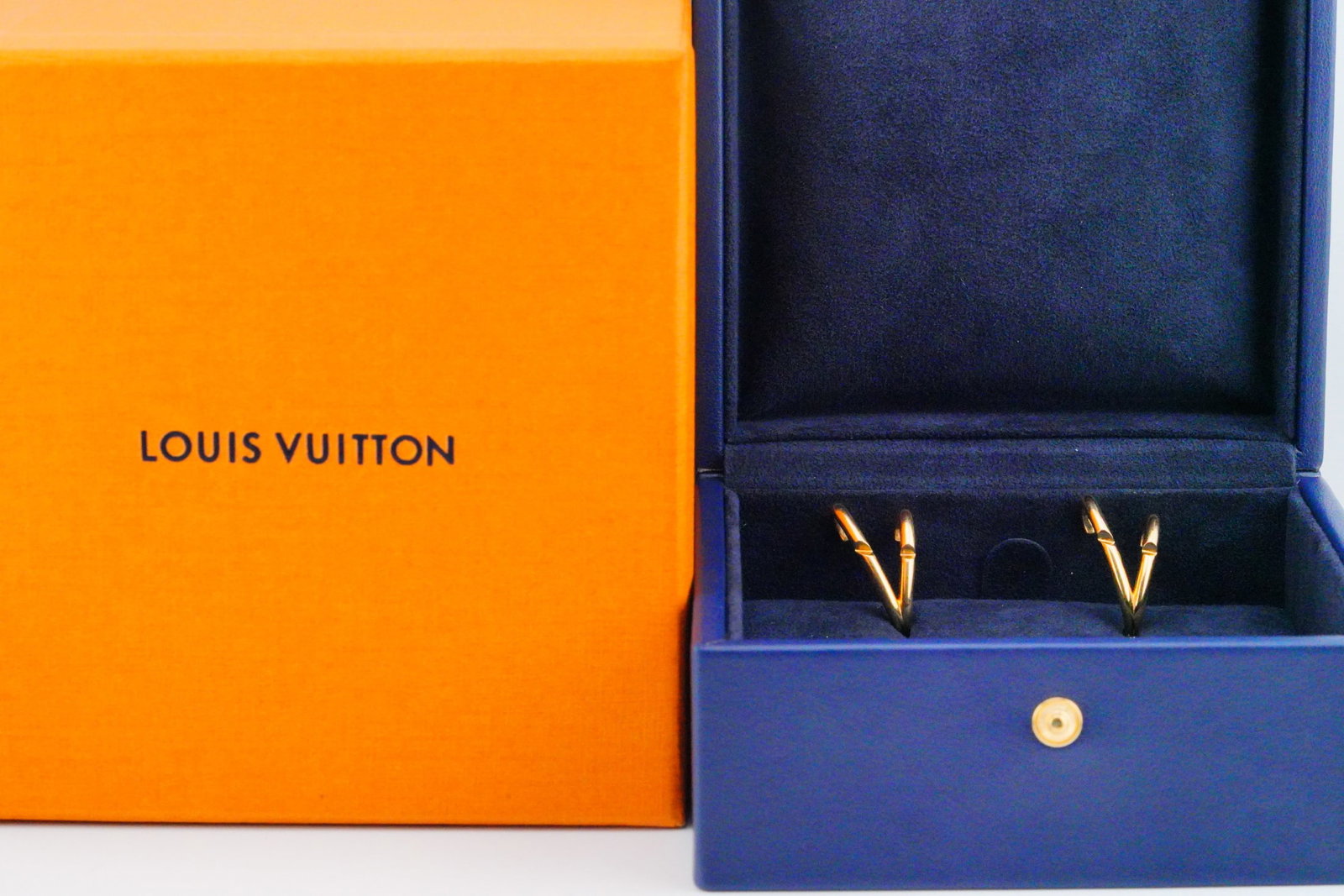 Louis Vuitton Pair of 18K Yellow Gold LV Volt Ear Cuffs: Louis Vuitton Pair of 18K Yellow Gold LV Volt Upside Down Ear Cuff W/Box - These lovely ear cuffs from Louis Vuitton's LV Volt collection are crafted in 18k yellow gold and features a distinctive desi