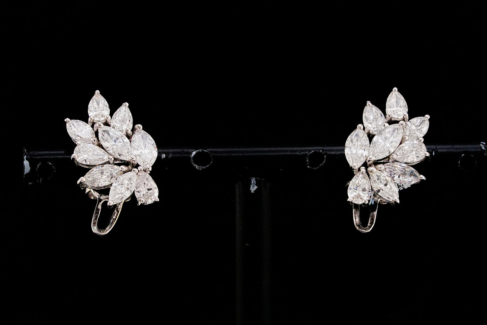 2.90ctw VS1-SI1/G-H Diamond and 18K 0.60" Earrings (1 of 4)