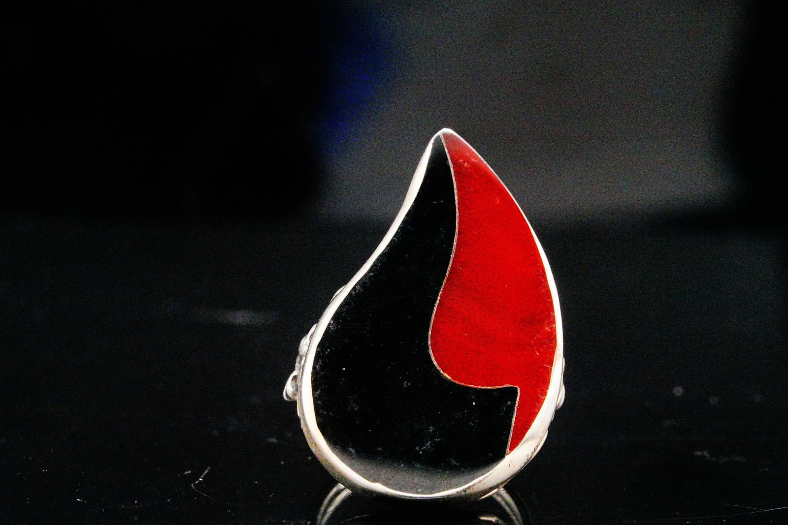 Sterling Silver and Two-Tone Art Glass Teardrop Ring (1 of 2)